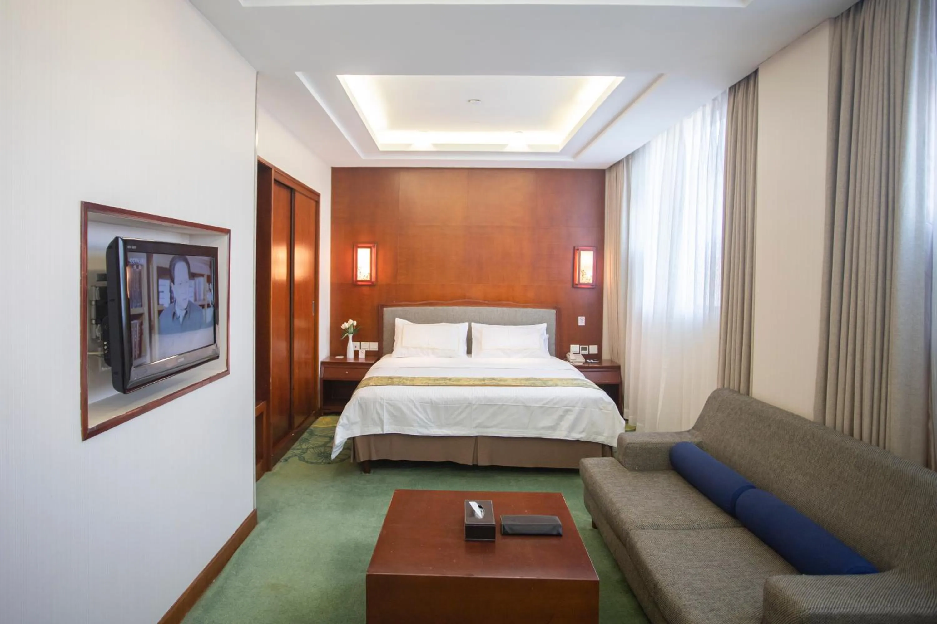 Photo of the whole room, Bed in Jade Garden Hotel