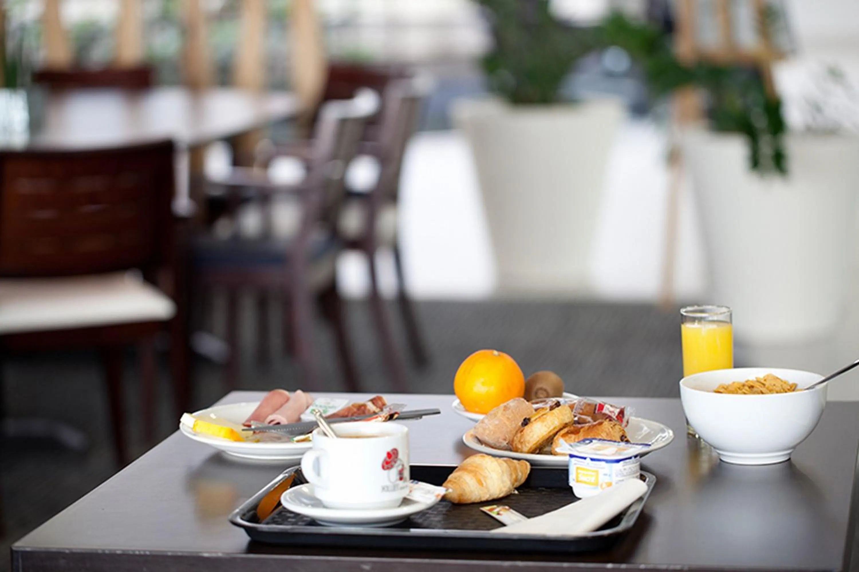 Breakfast in Adonis Valberg