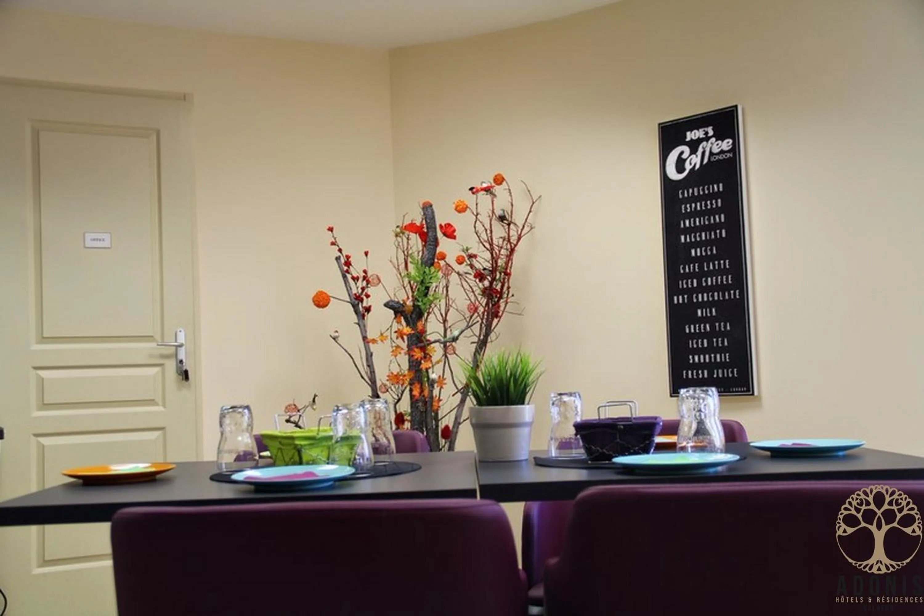 Food and drinks in Adonis Valberg