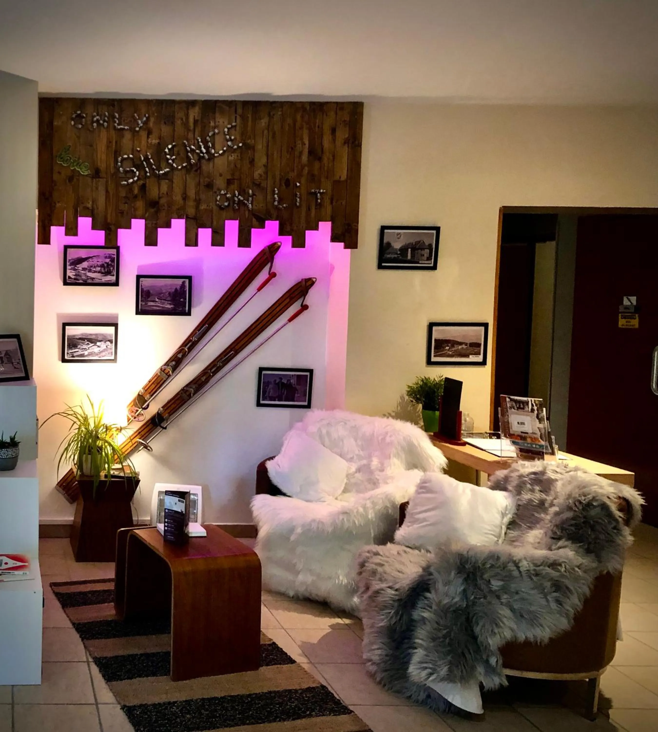 Lobby or reception in Adonis Valberg