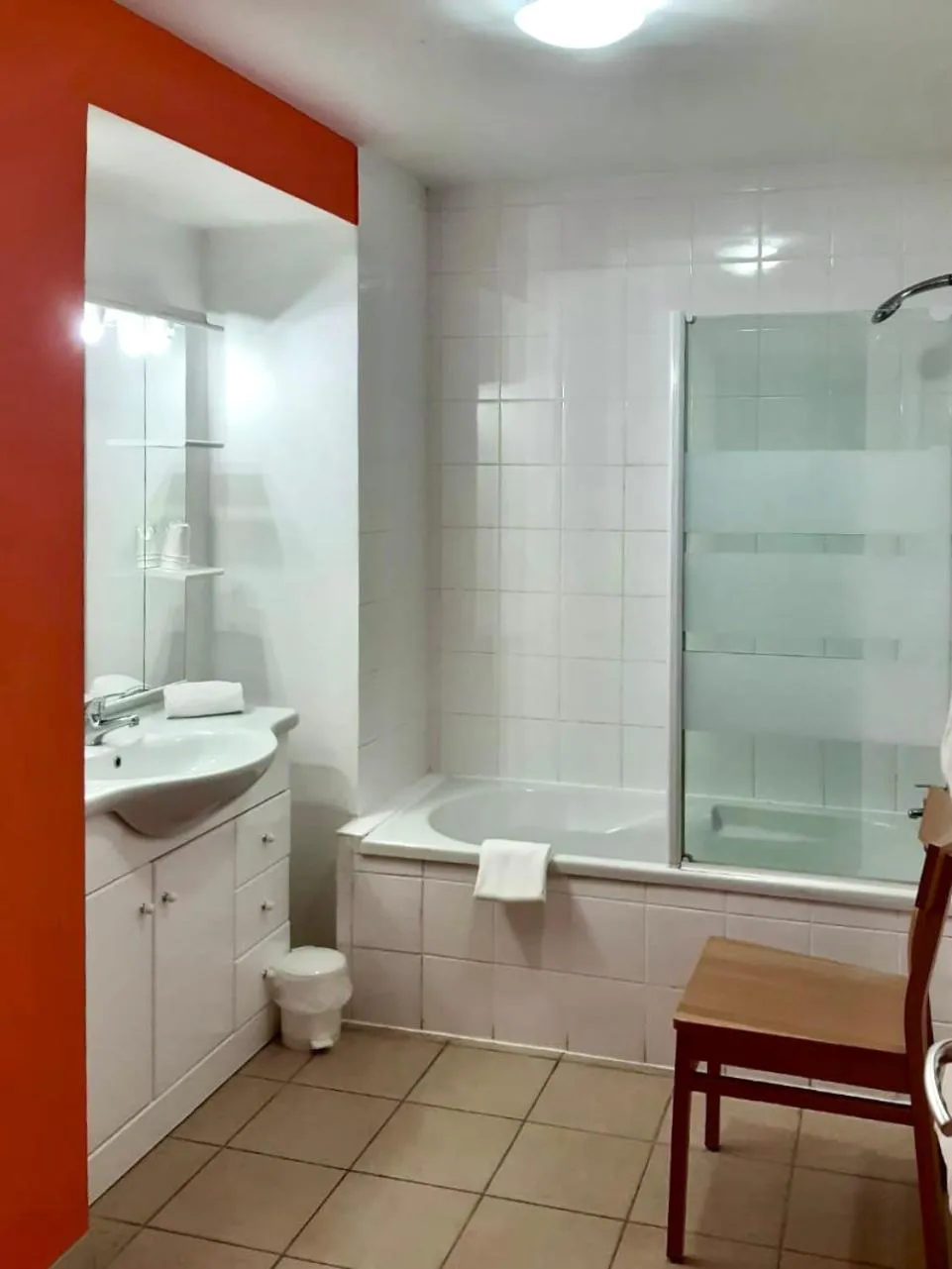 Bathroom in Adonis Valberg