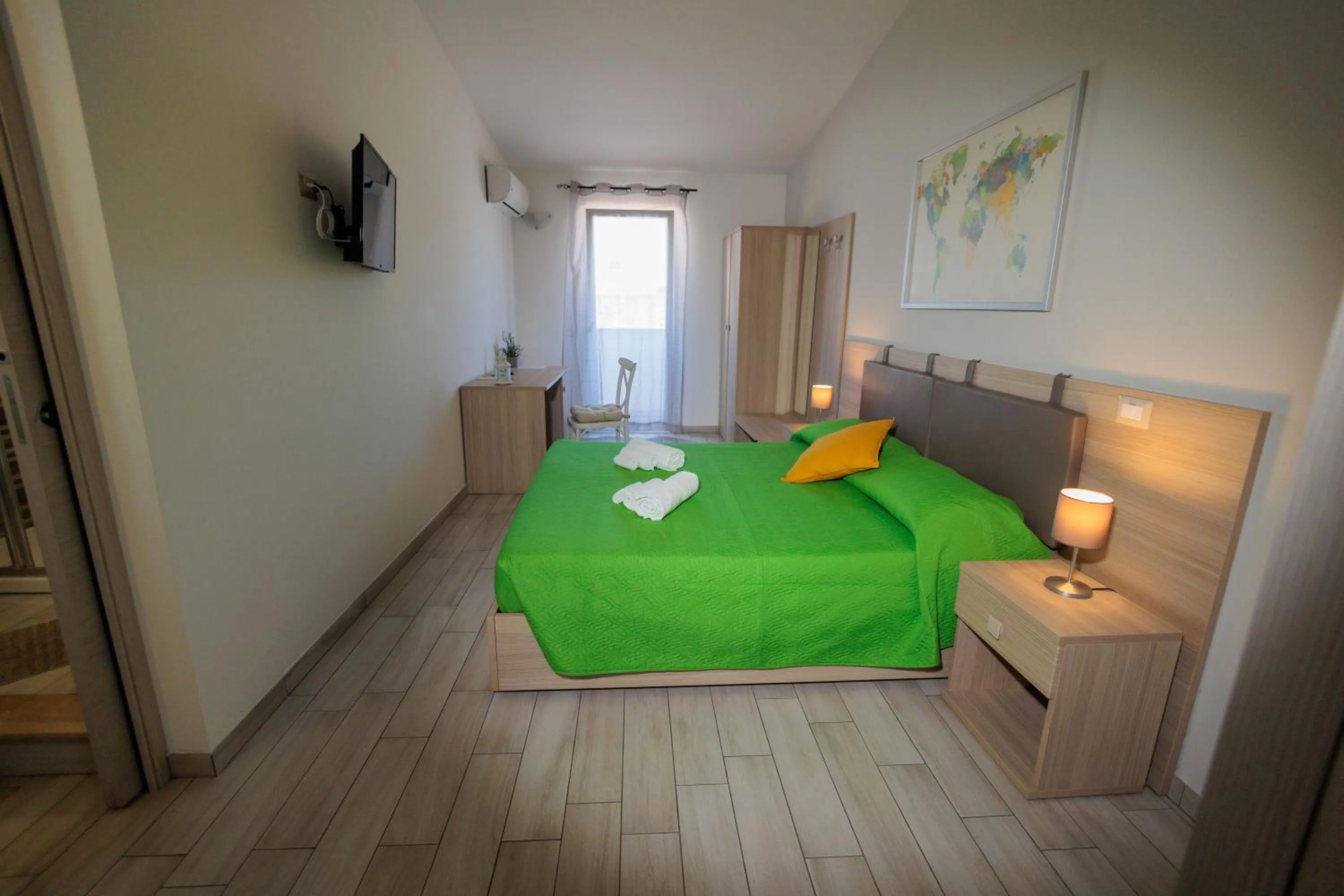 Photo of the whole room, Bed in Fuori Rotta