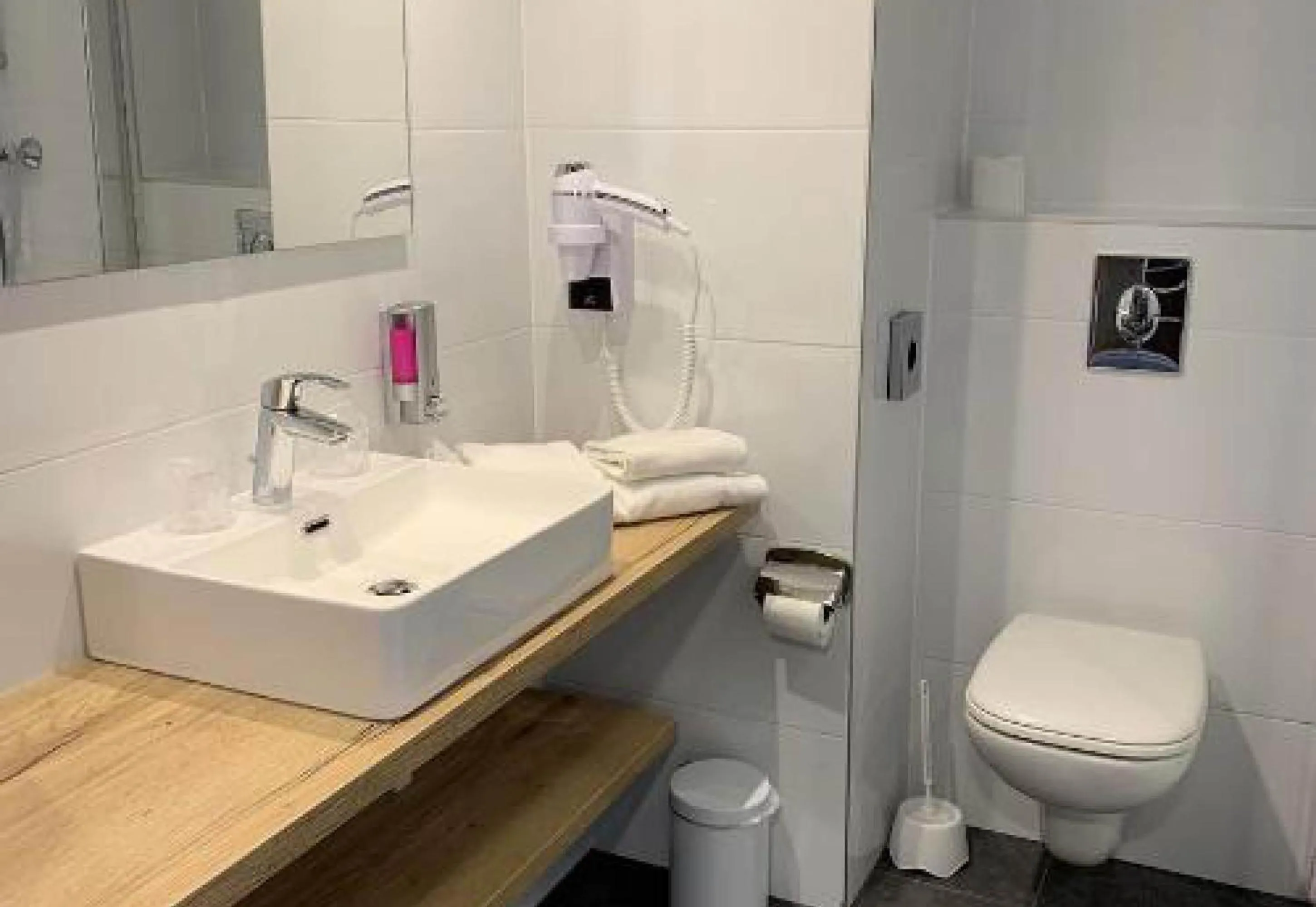 Bathroom in B&B HOTEL Brumath Bernolsheim