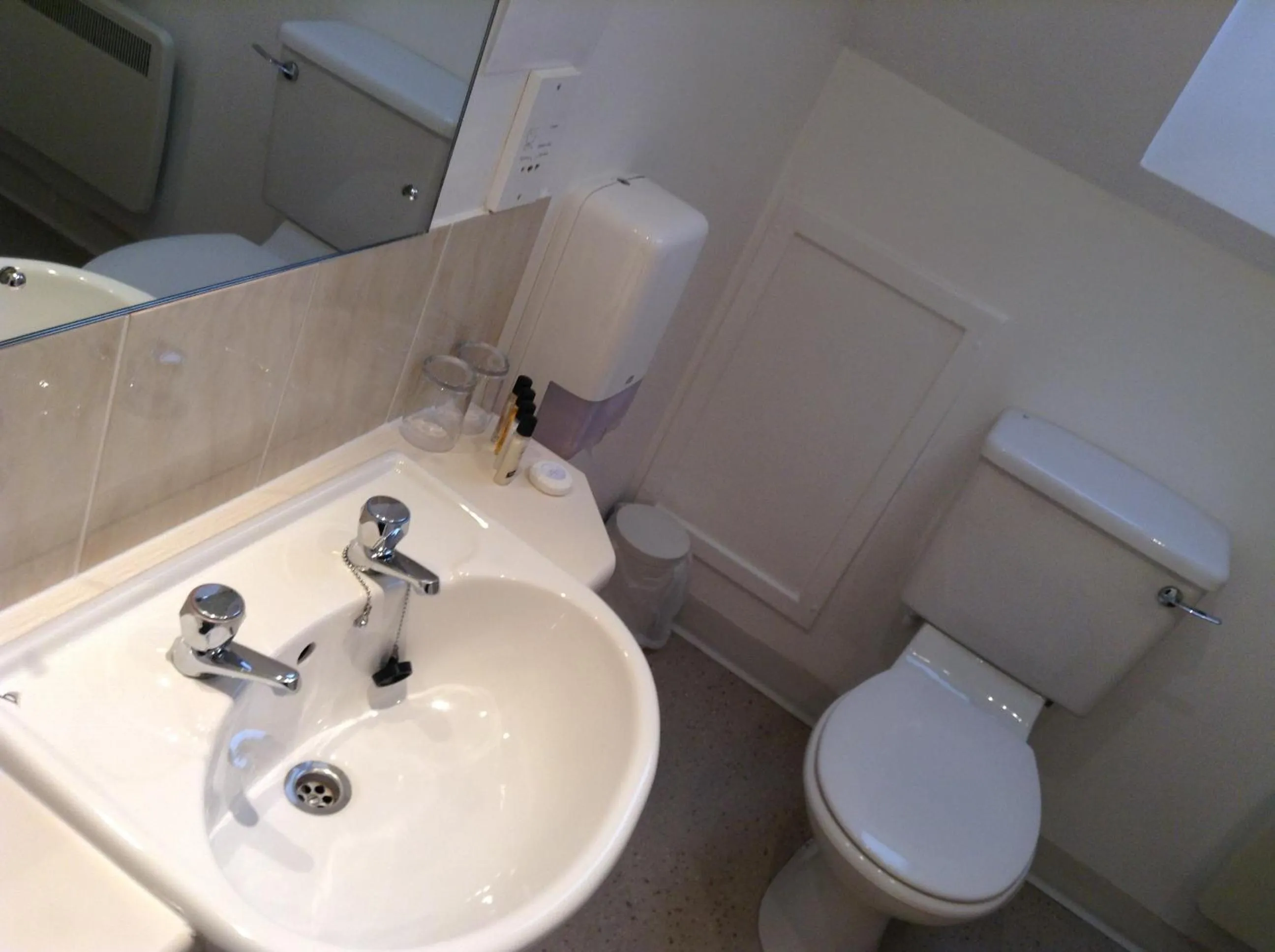 Bathroom in Drumoig Golf Hotel