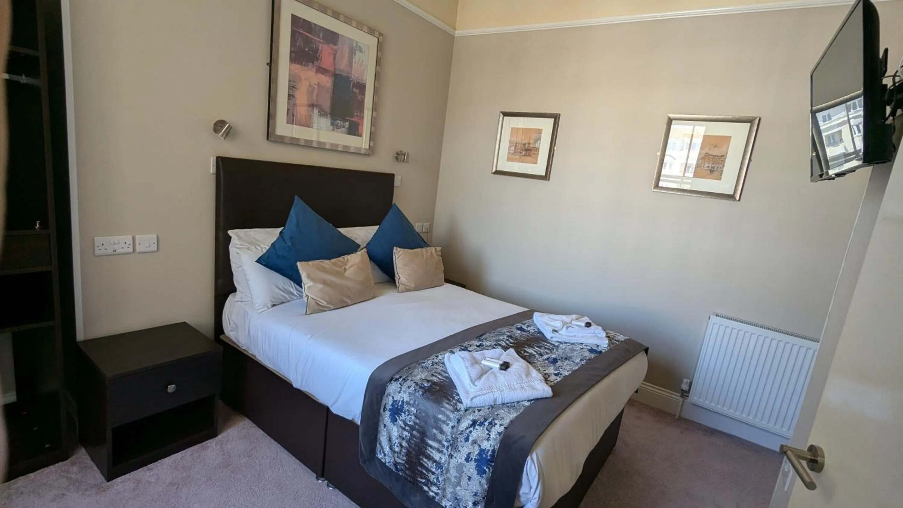 Bed in Alexandra Hotel