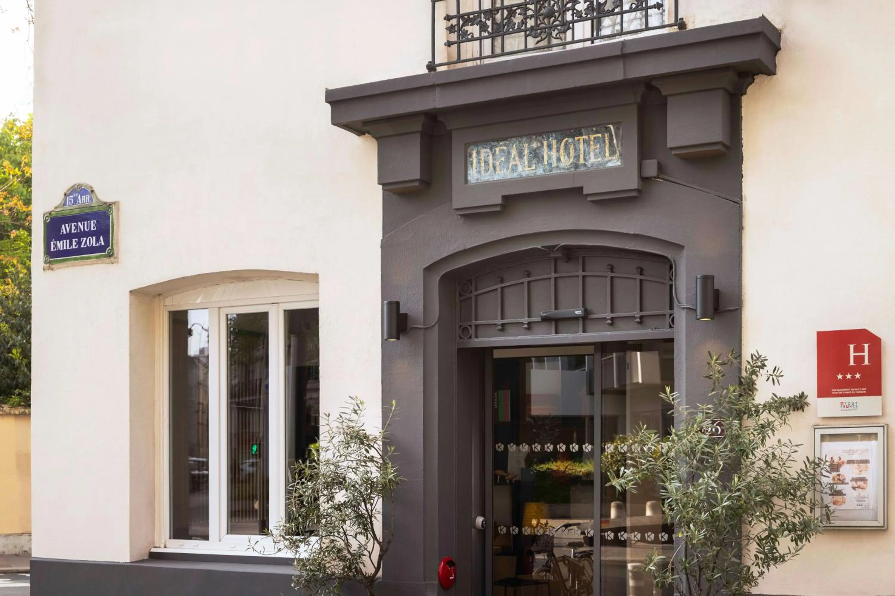 Facade/entrance in Hotel Korner Eiffel