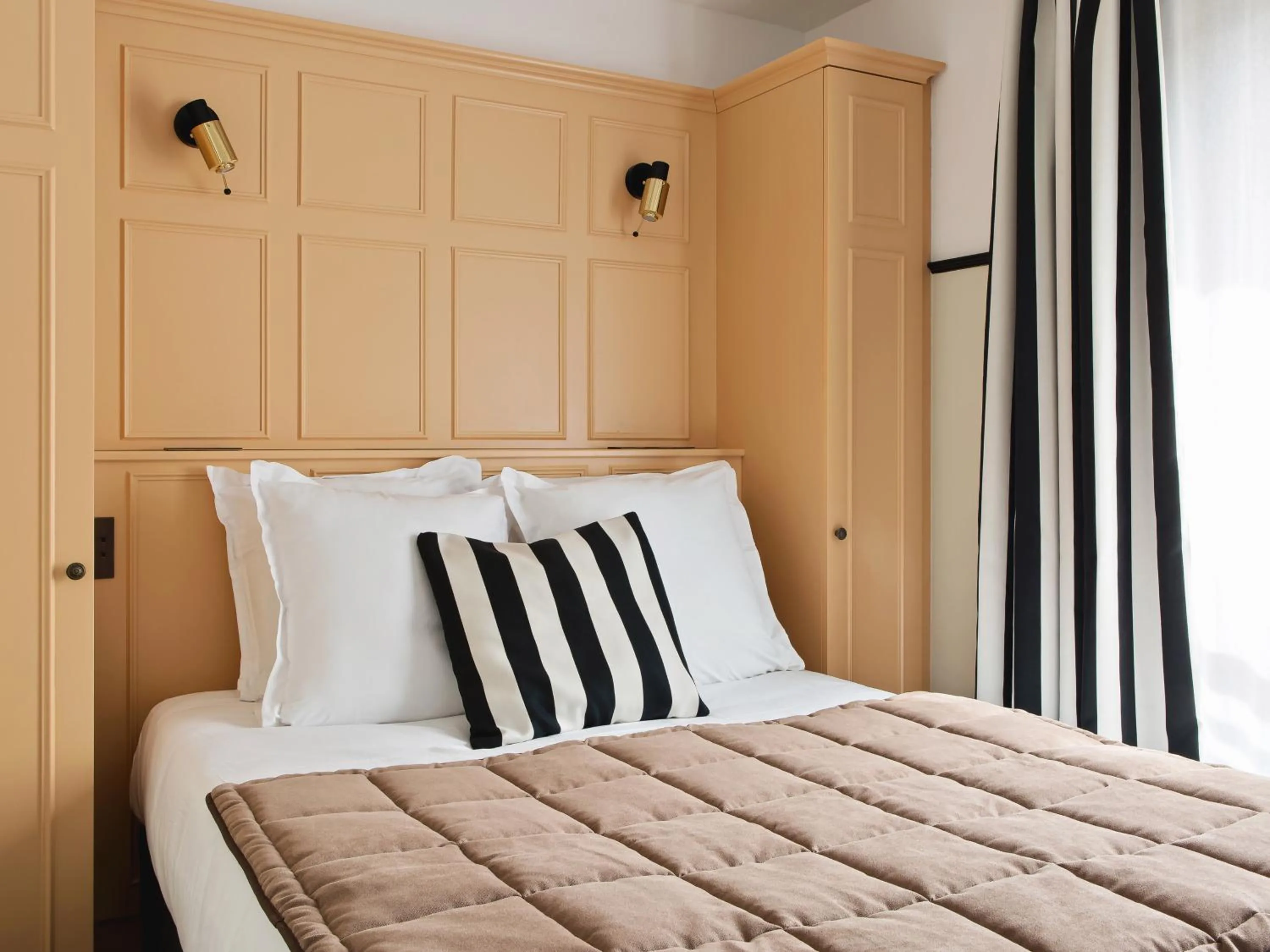 Bedroom, Bed in New Hotel Lafayette