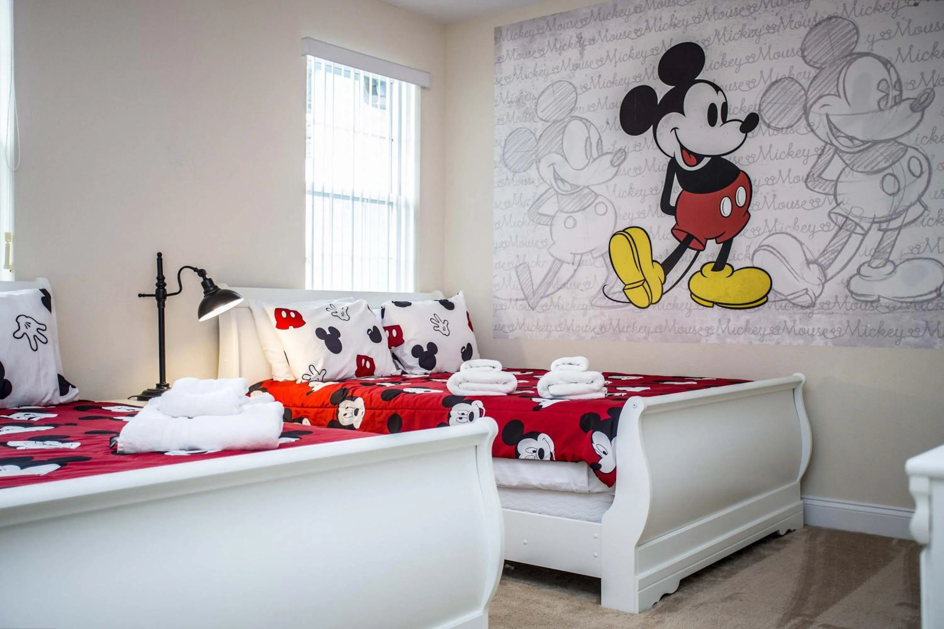 Bed in Fabulous Home w/ Pool Close To Disney 146