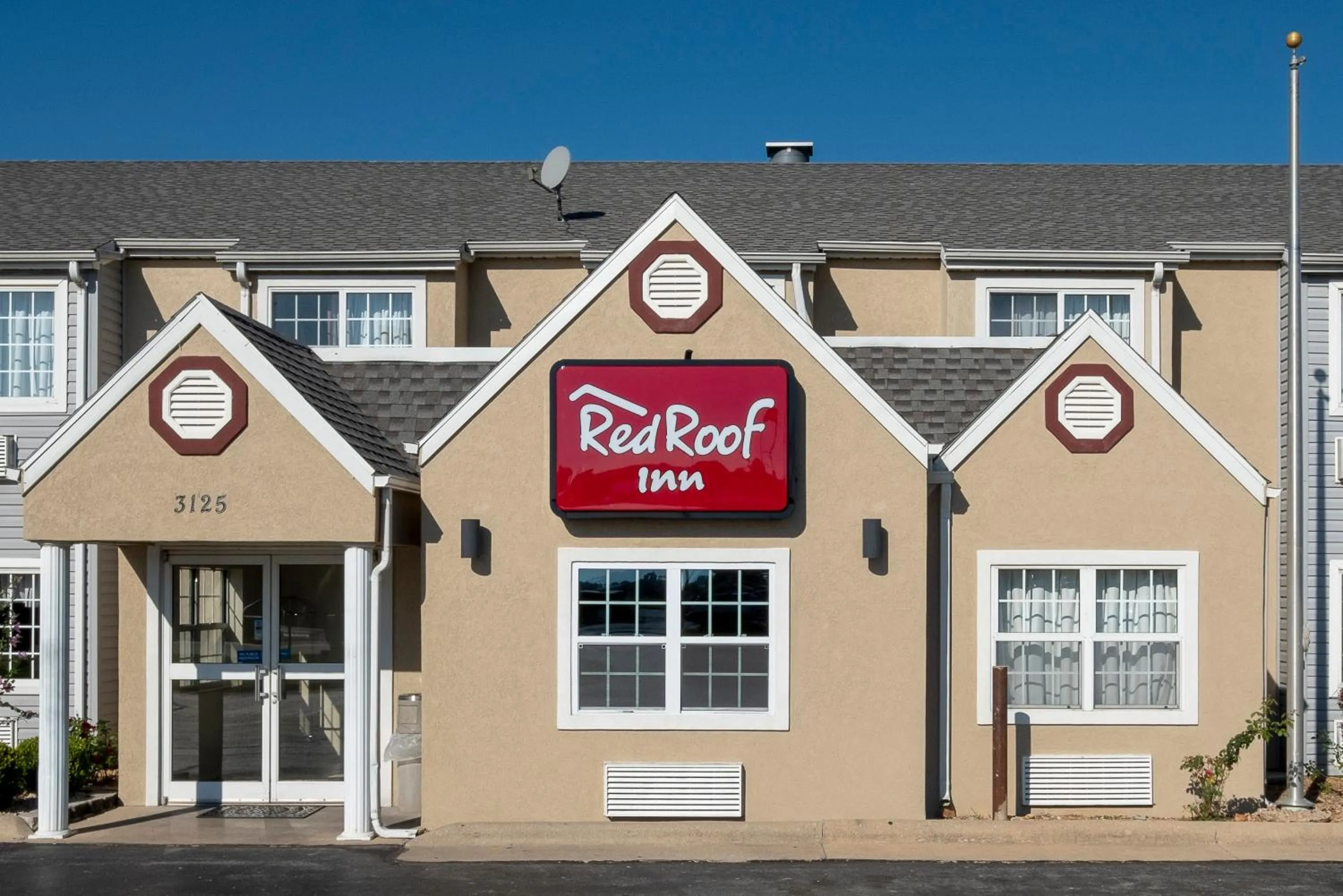 Property building in Red Roof Inn Springfield, MO