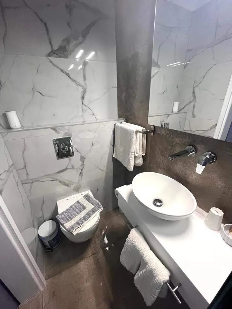 Bathroom in Pillbox Seafront Studios and Apartments