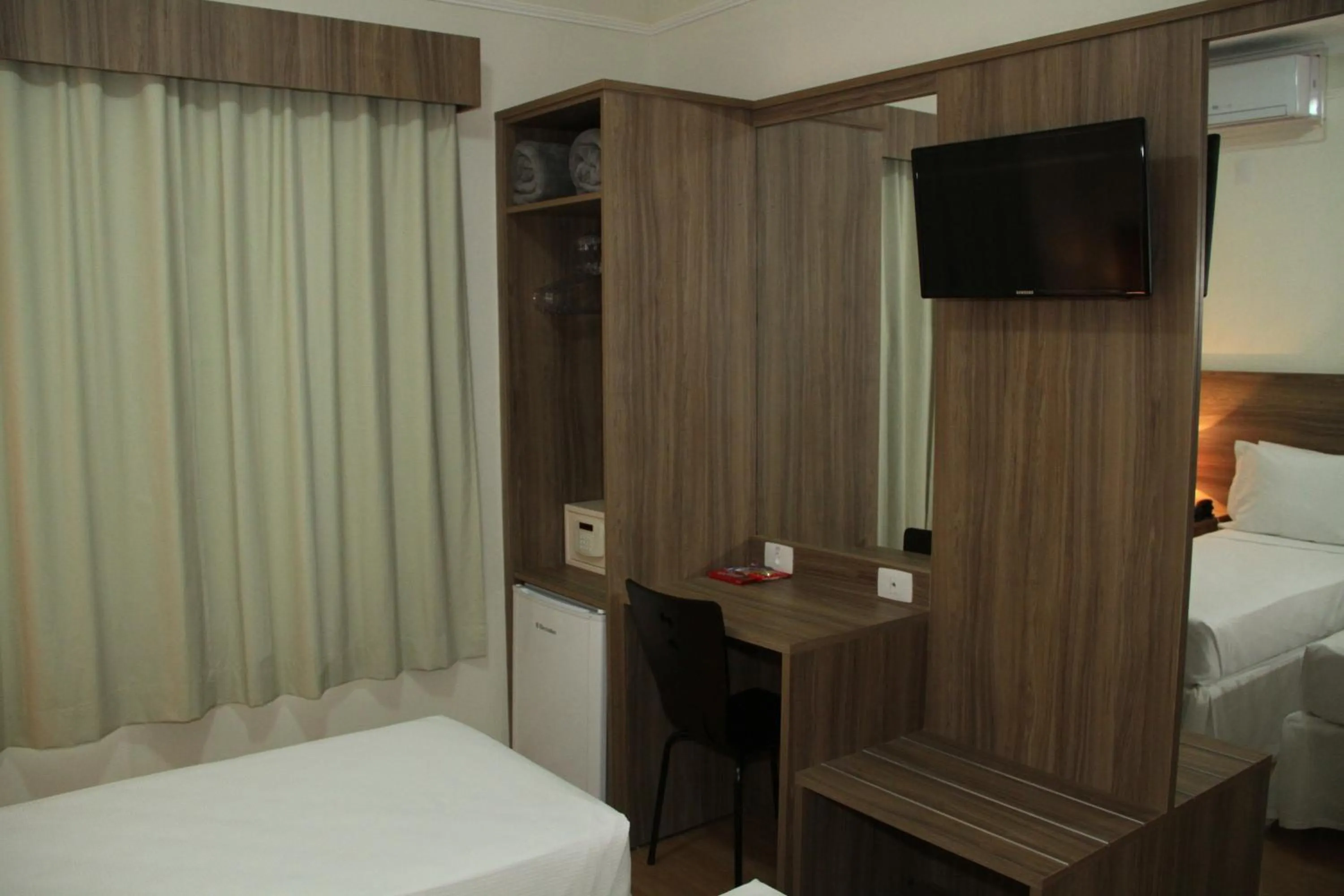 Facade/entrance, Bed in The Hill Hotéis Executive