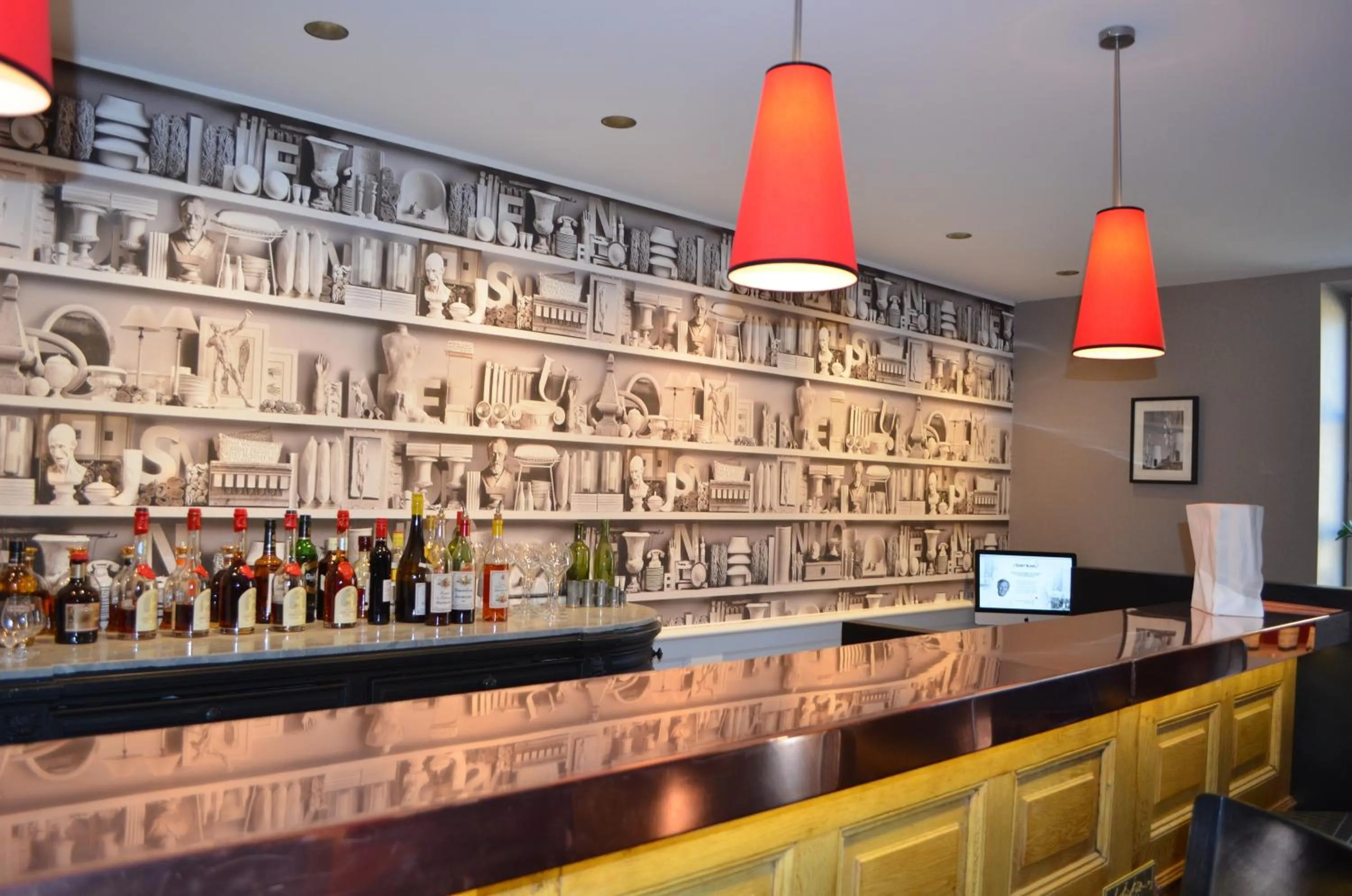 Lounge or bar in Les Maritonnes Parc & Vignoble