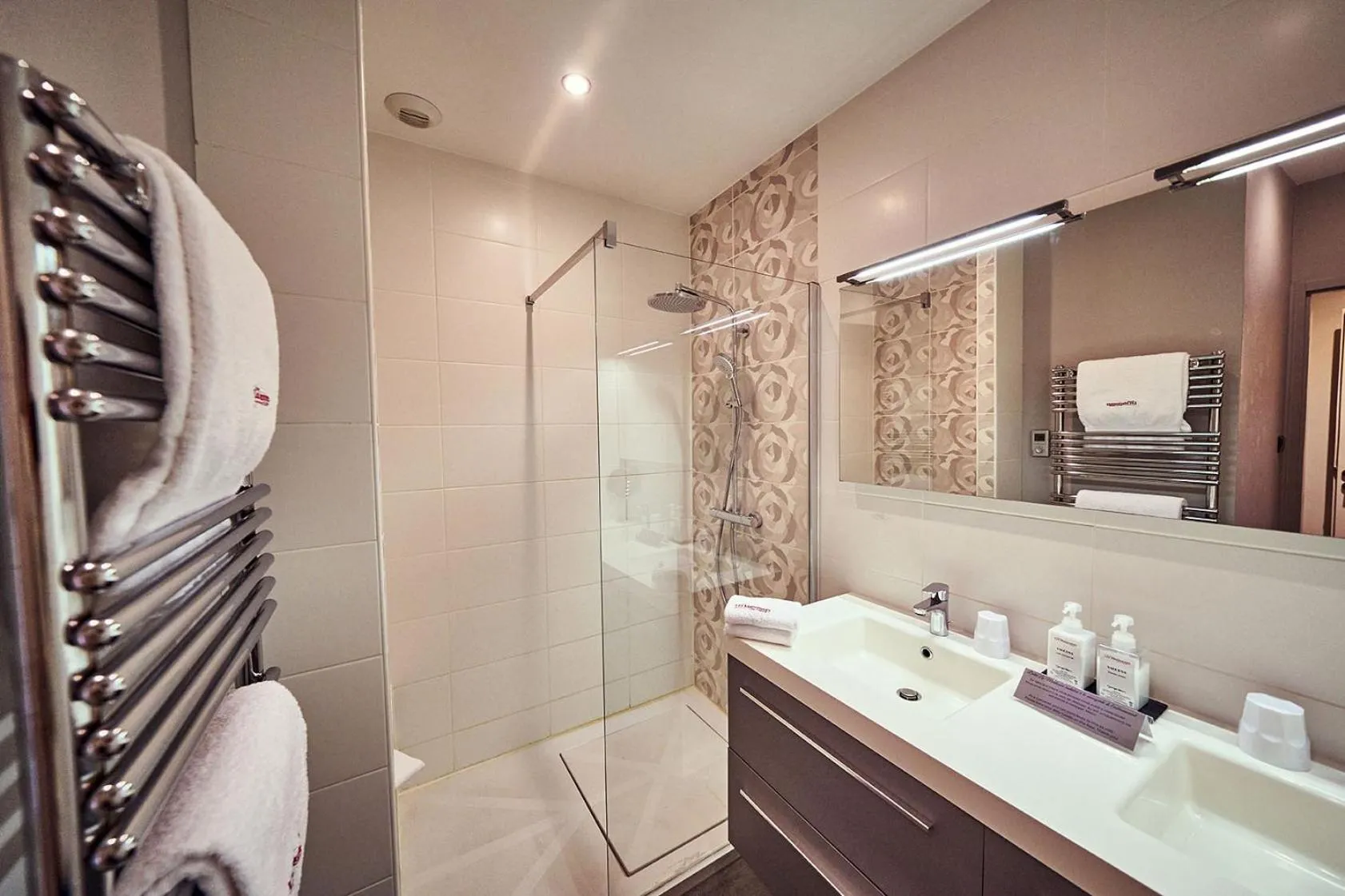 Bathroom in Les Maritonnes Parc & Vignoble