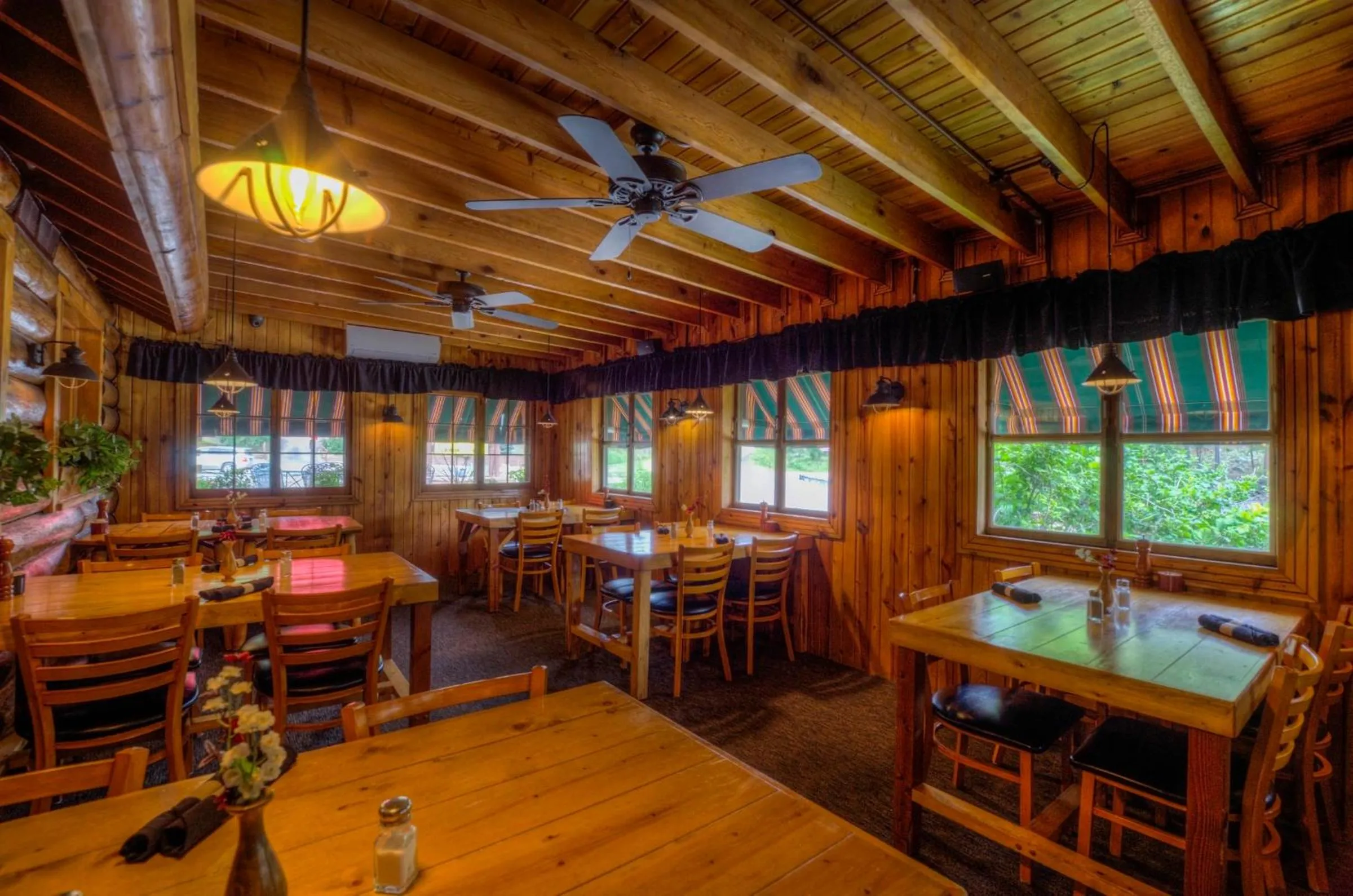 Restaurant/places to eat in Powder House Lodge