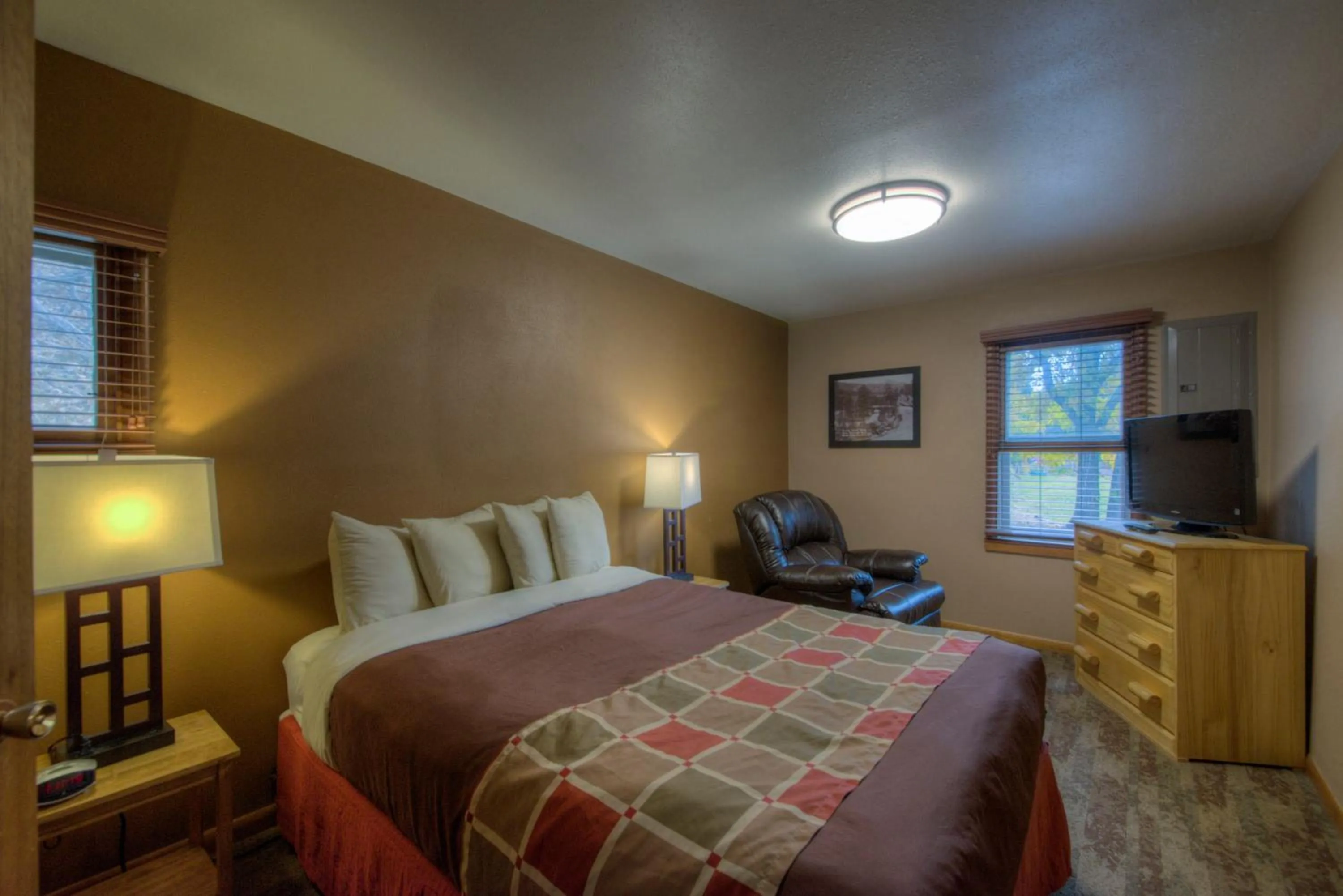 Bedroom, Bed in Powder House Lodge