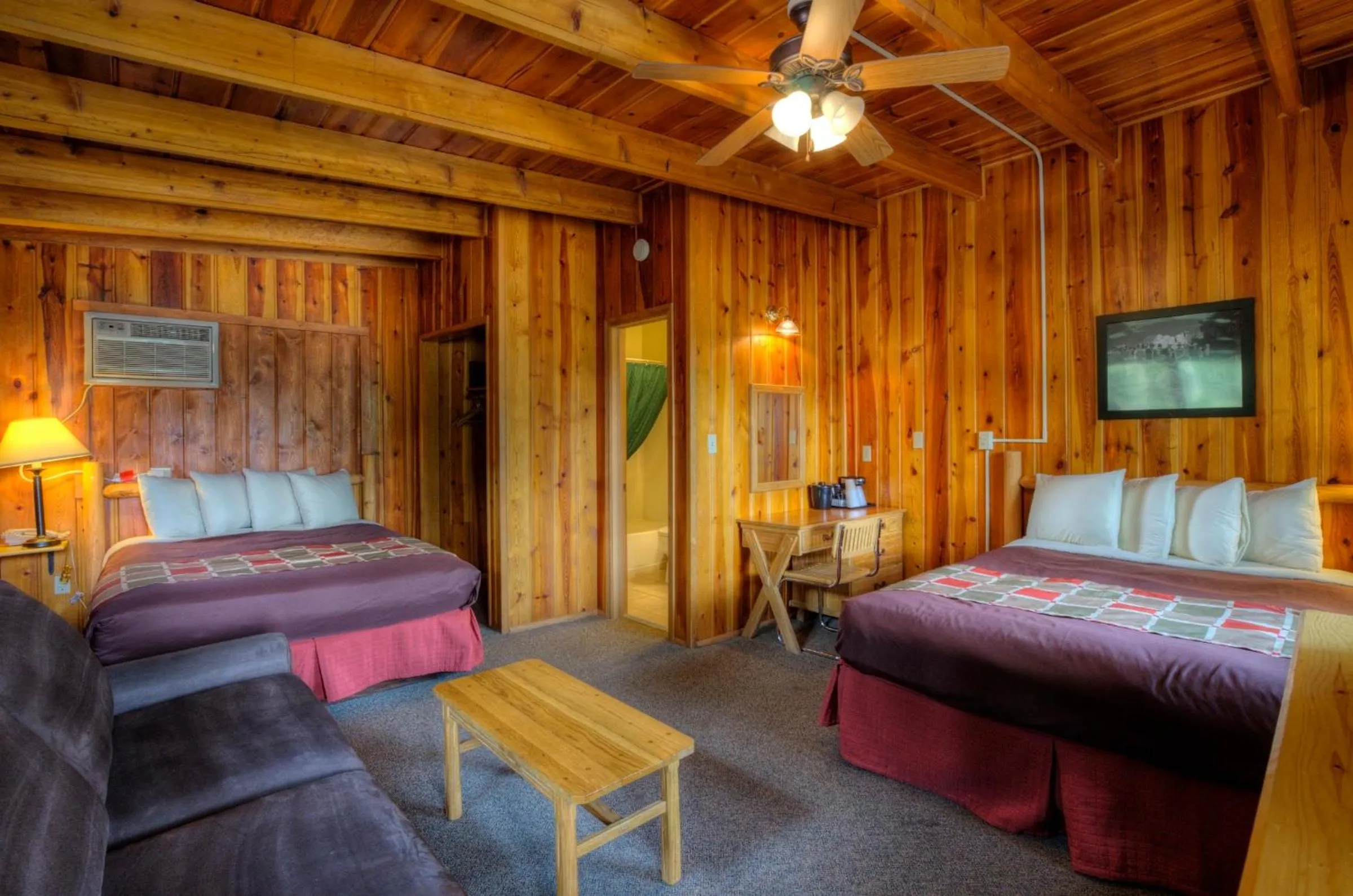 Photo of the whole room, Bed in Powder House Lodge