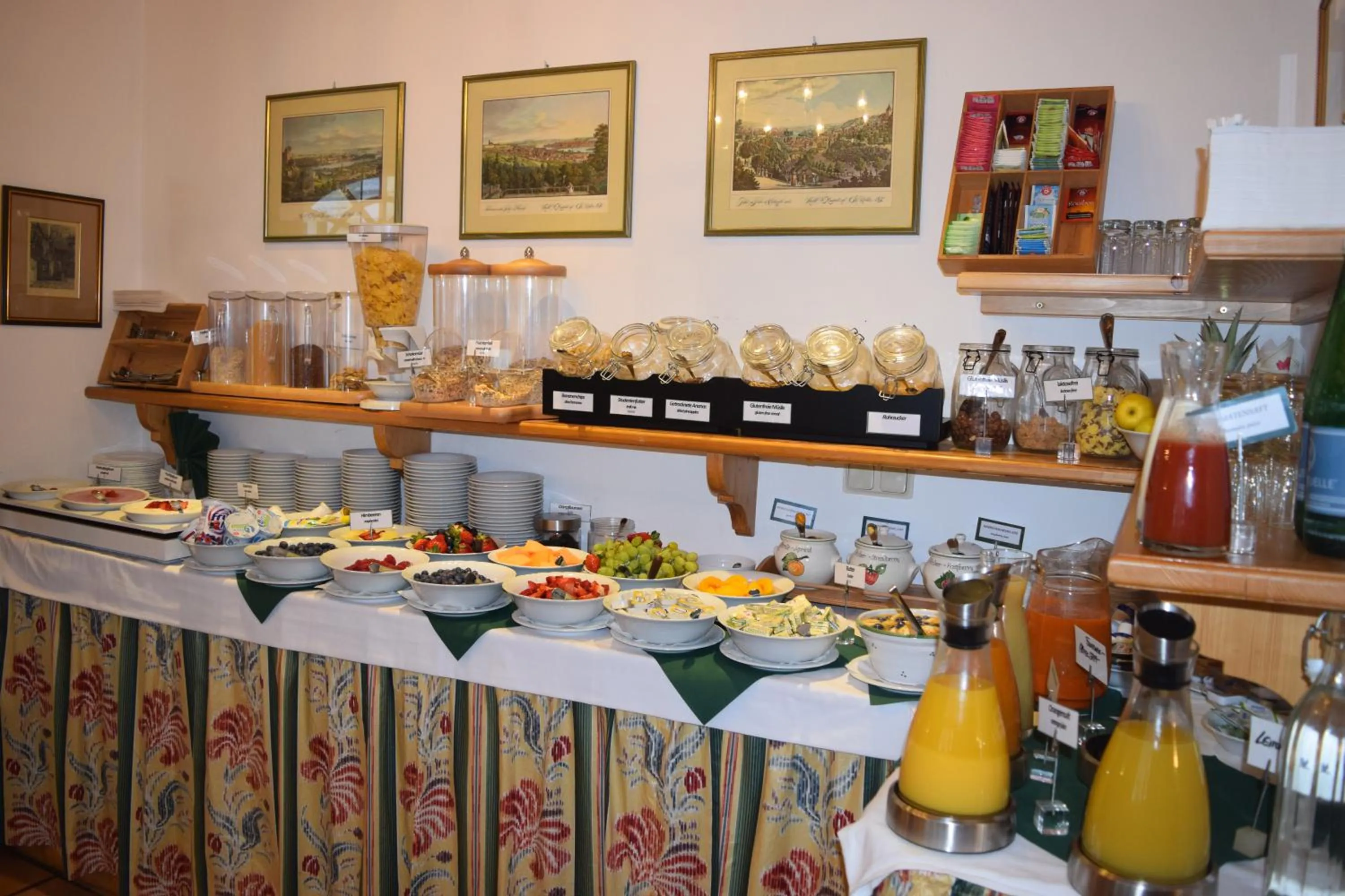 Buffet breakfast in Hotel Landhaus Fuhrgassl-Huber