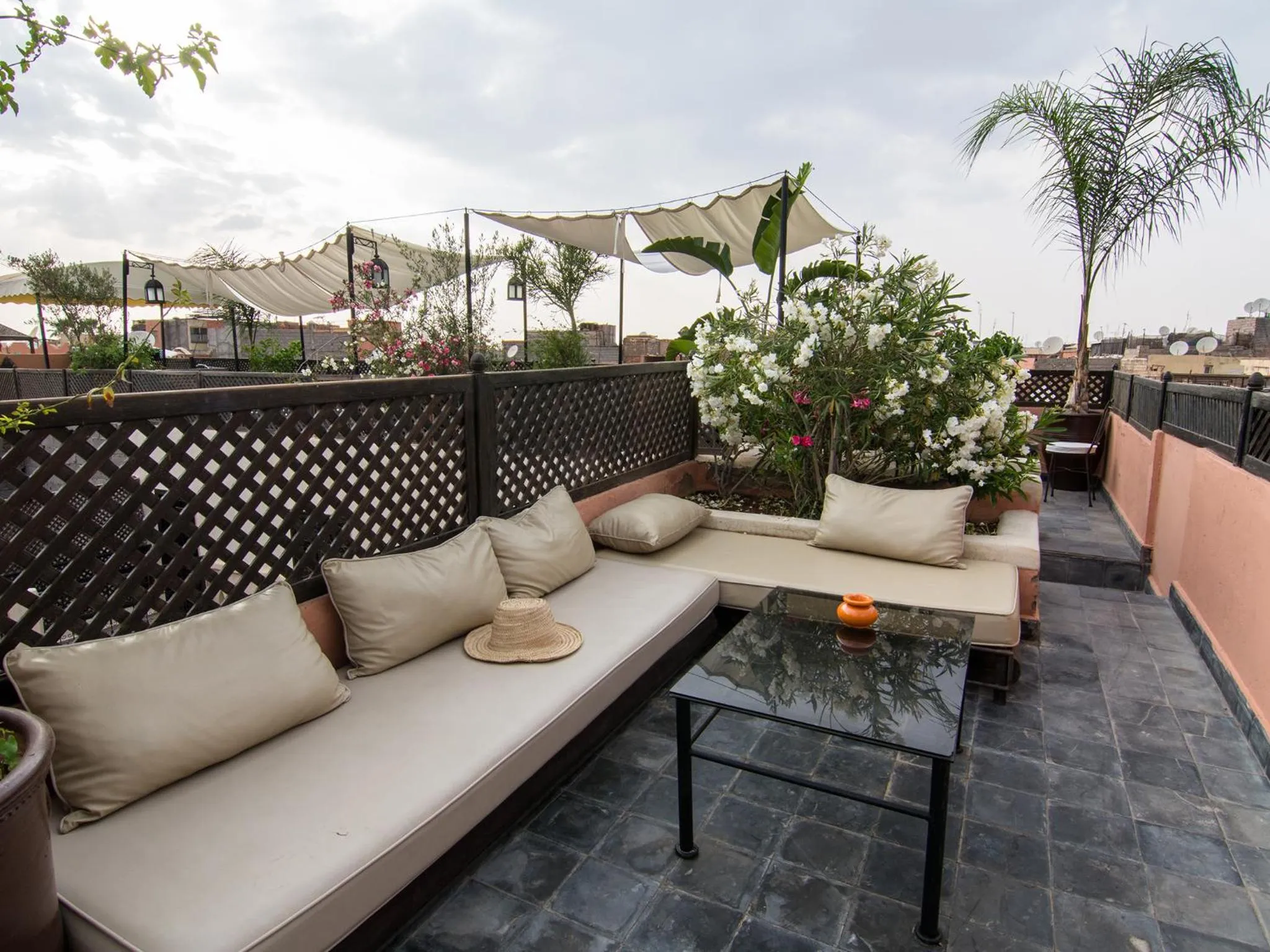 Communal lounge/ TV room in Riad Le Bel Oranger