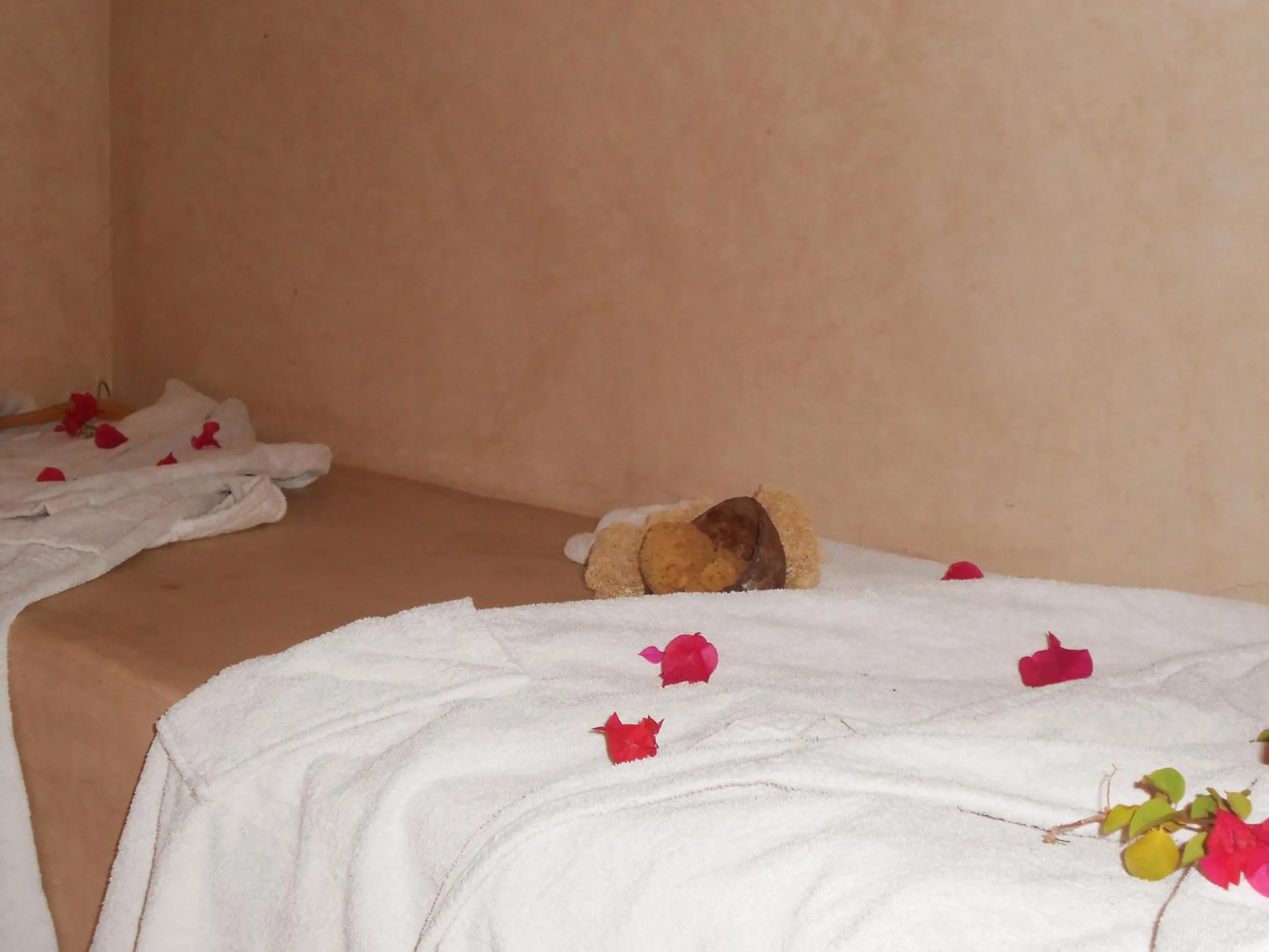 Steam room, Bed in Riad Le Bel Oranger