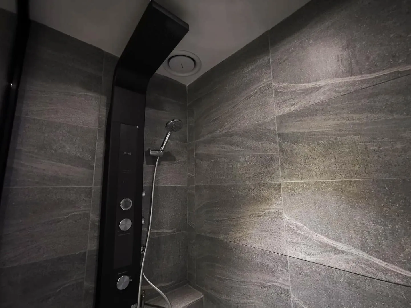 Shower in Oikos Poshtel