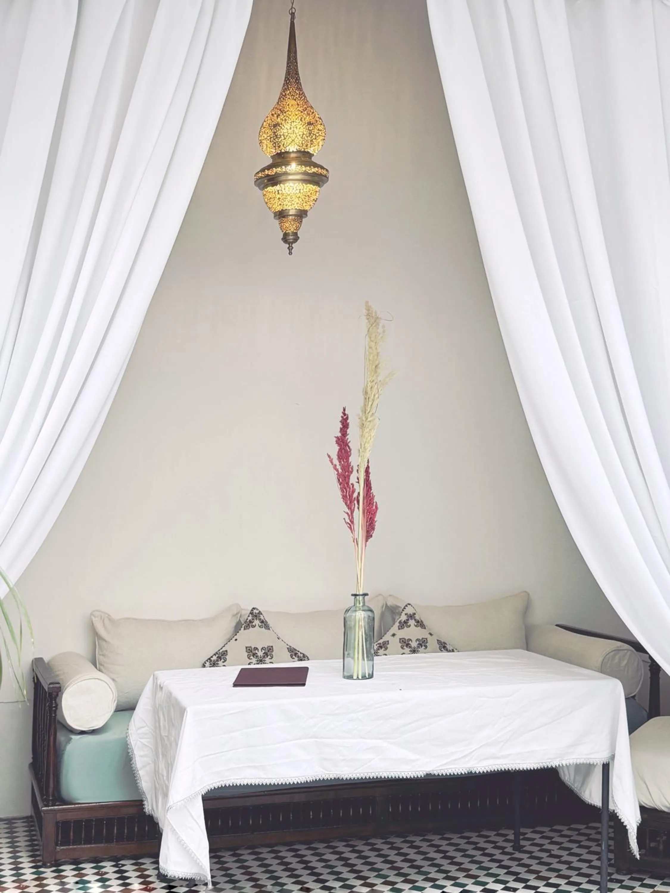 Seating area, Bed in Riad Twilight