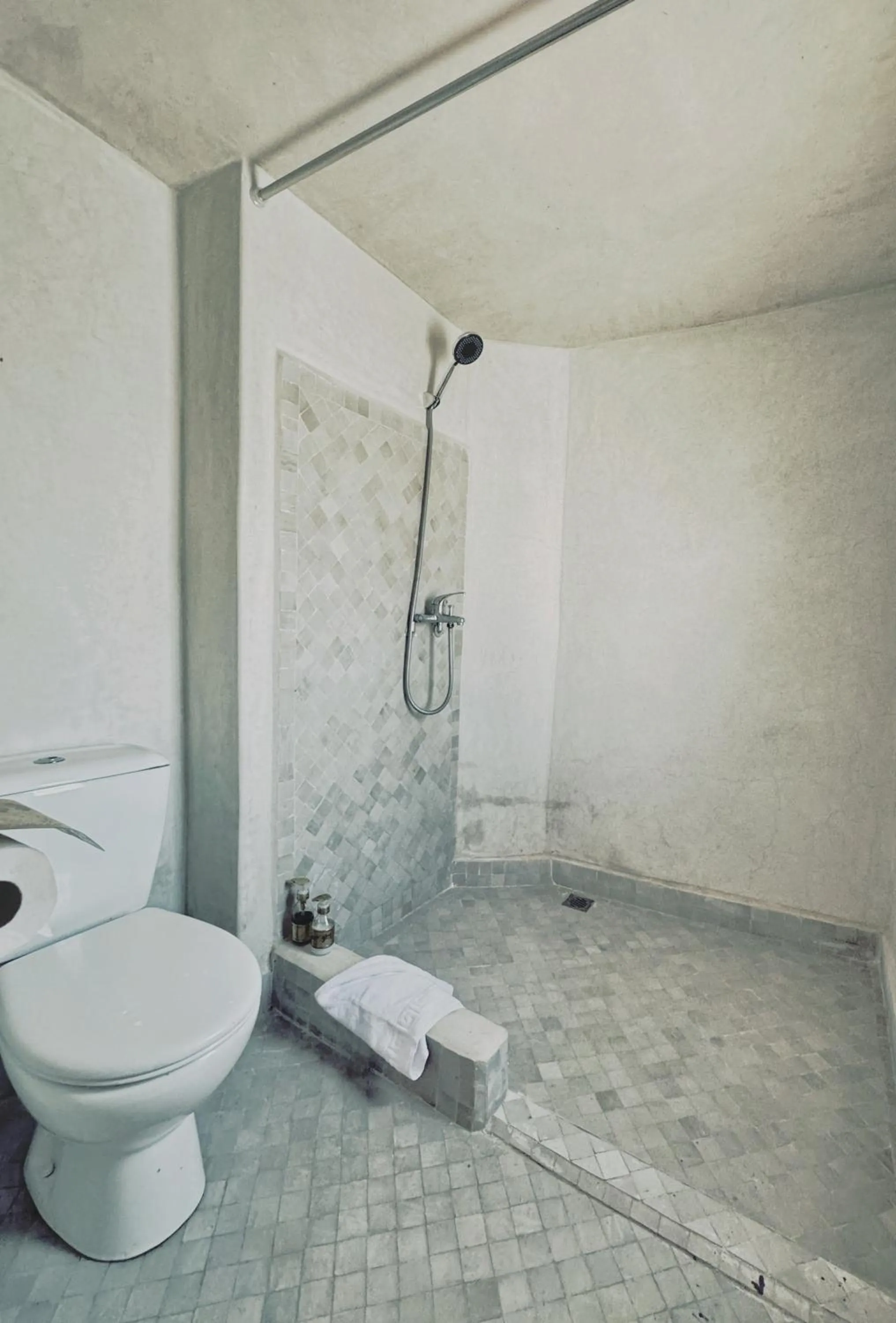 Shower in Riad Twilight