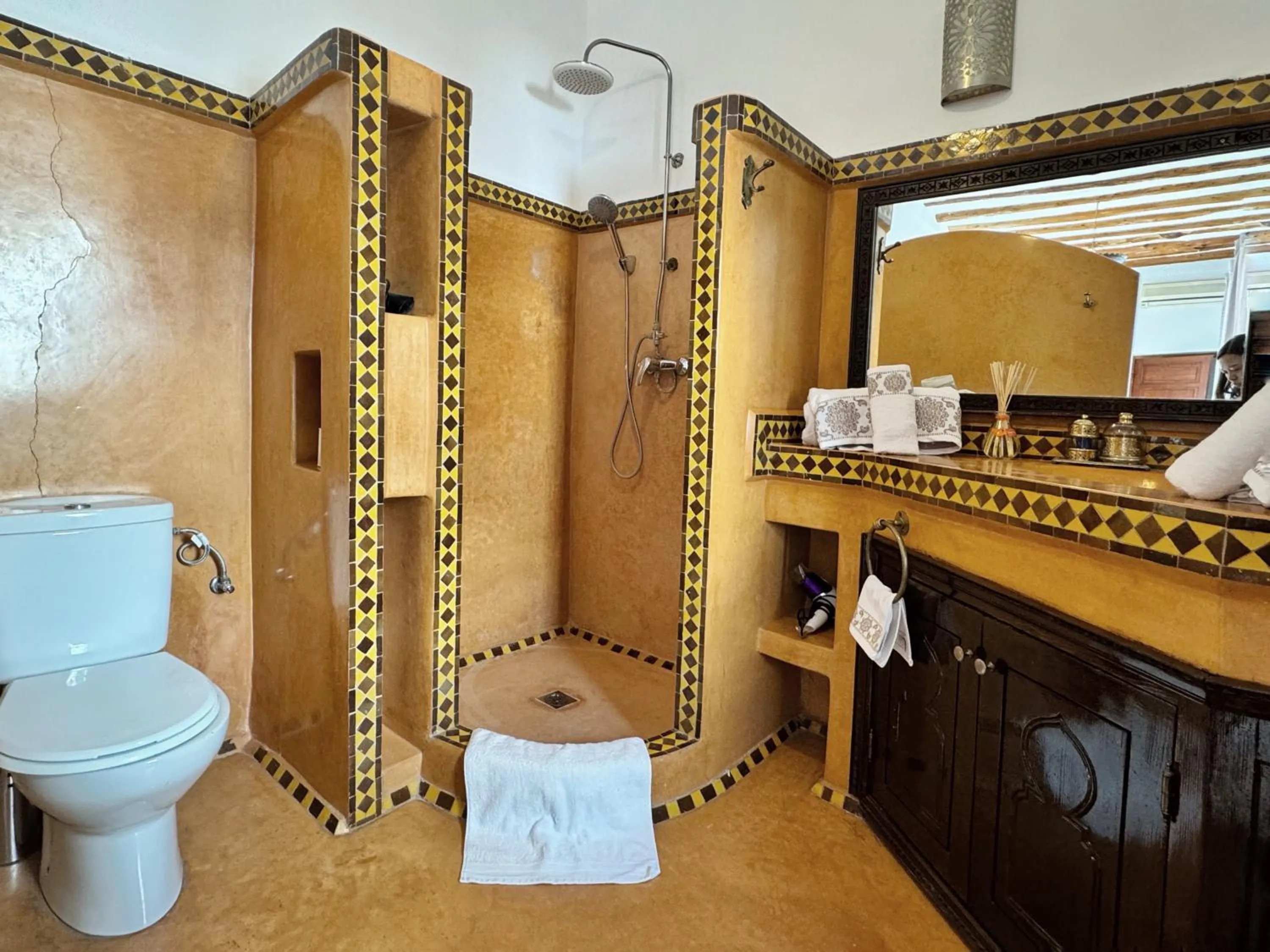 Shower in Riad Twilight