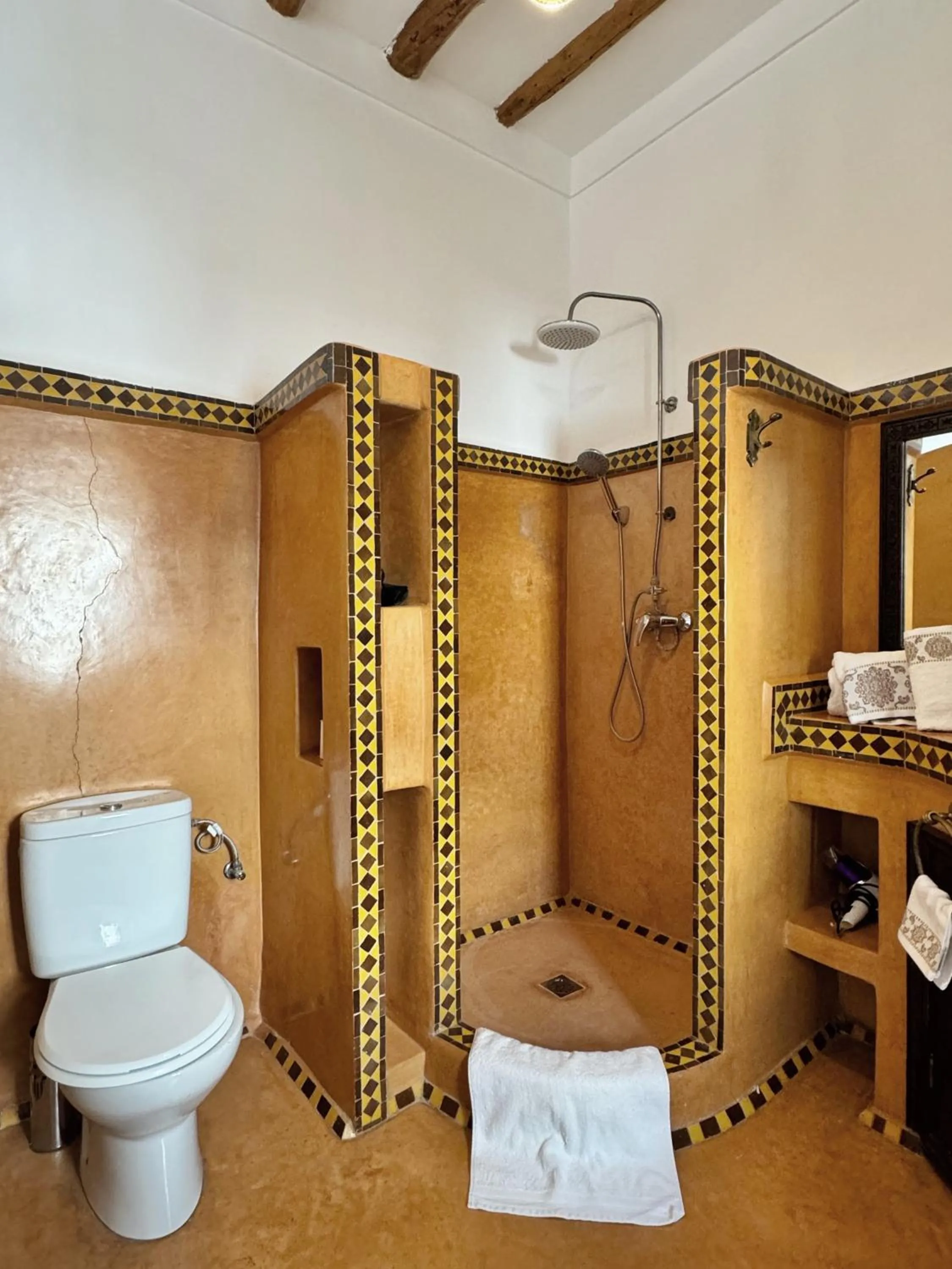 Shower in Riad Twilight