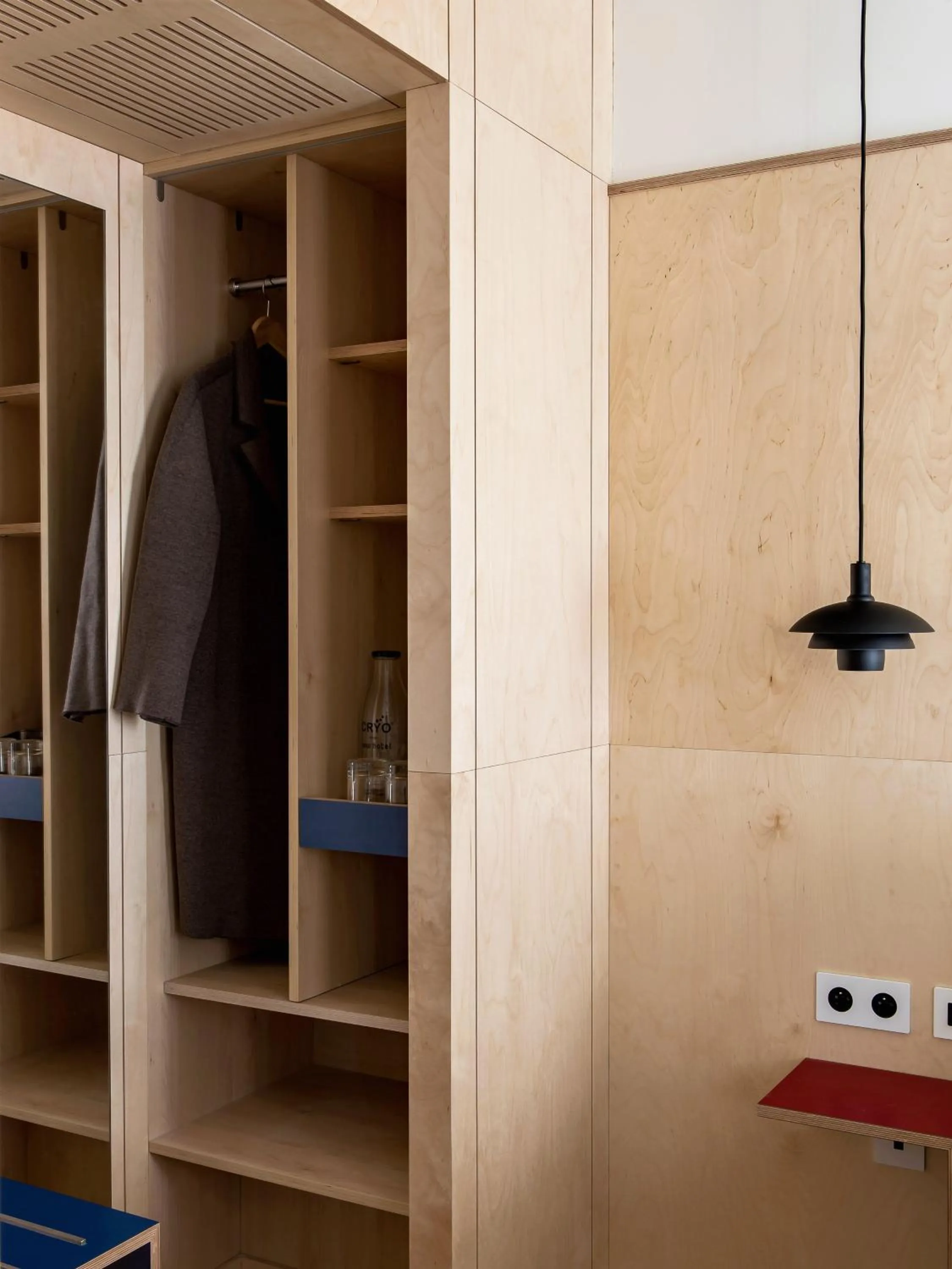 wardrobe in New Hotel Opéra