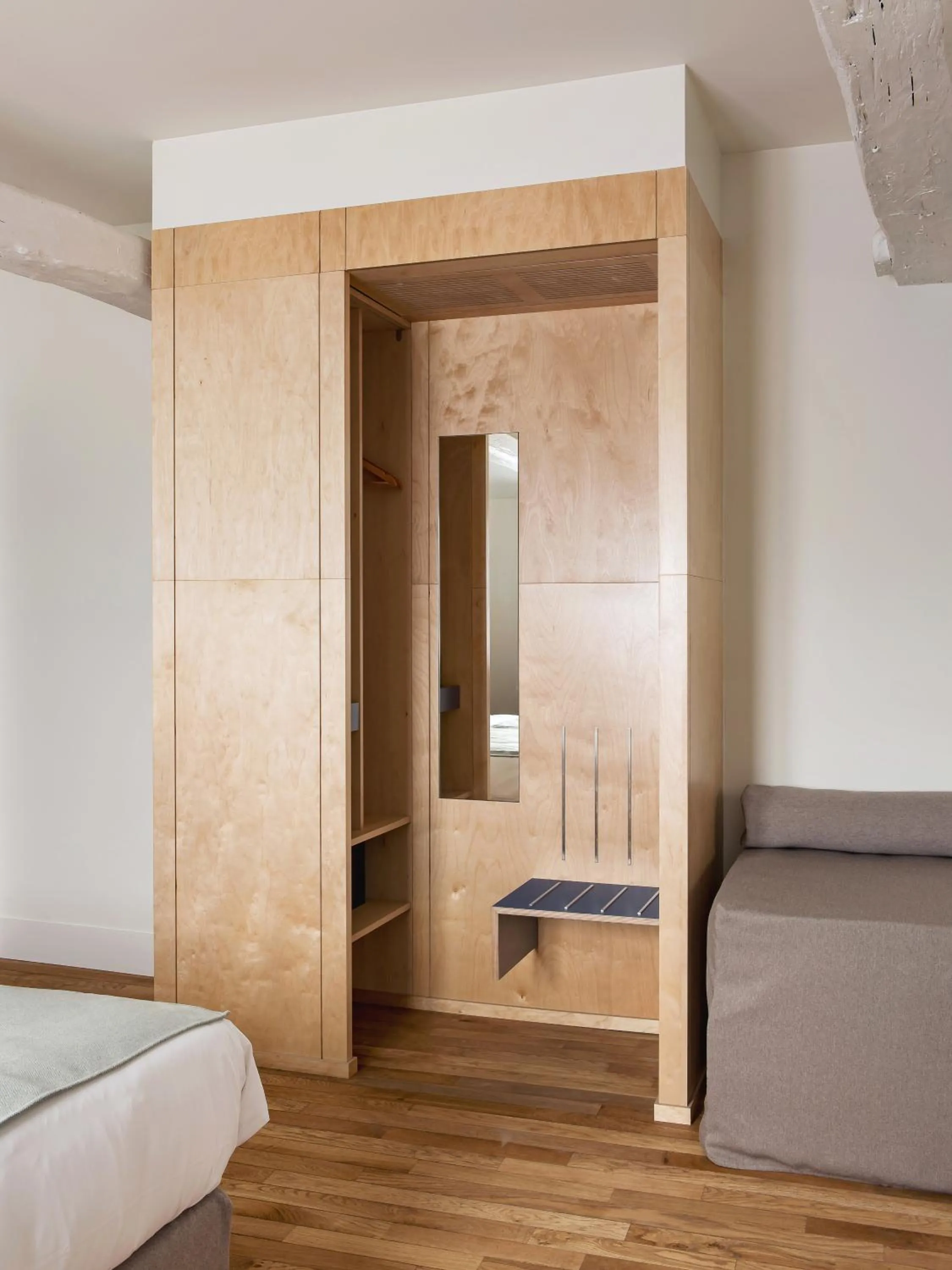 wardrobe, Bed in New Hotel Opéra