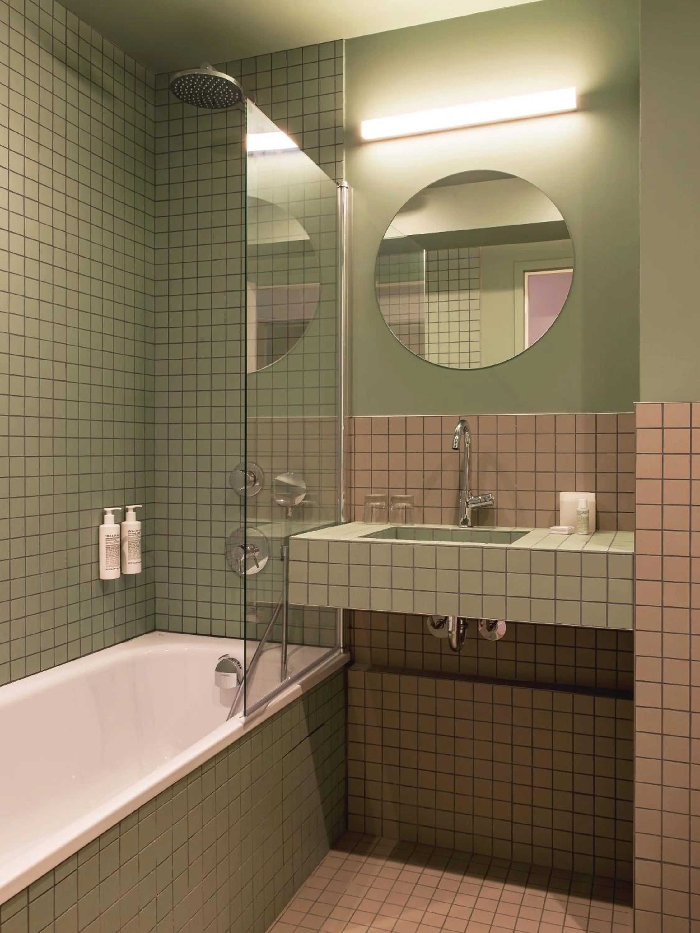 Bathroom in New Hotel Opéra