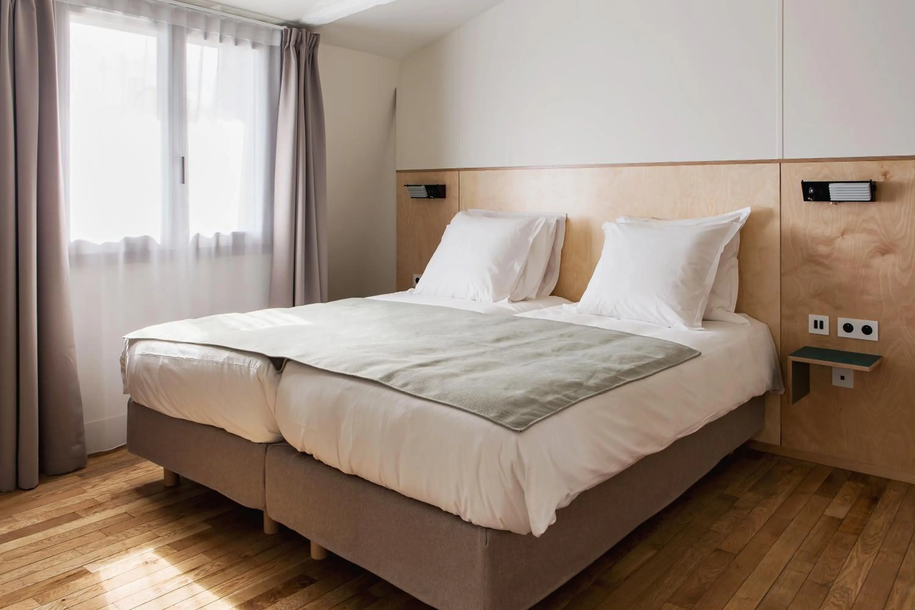 Photo of the whole room, Bed in New Hotel Opéra