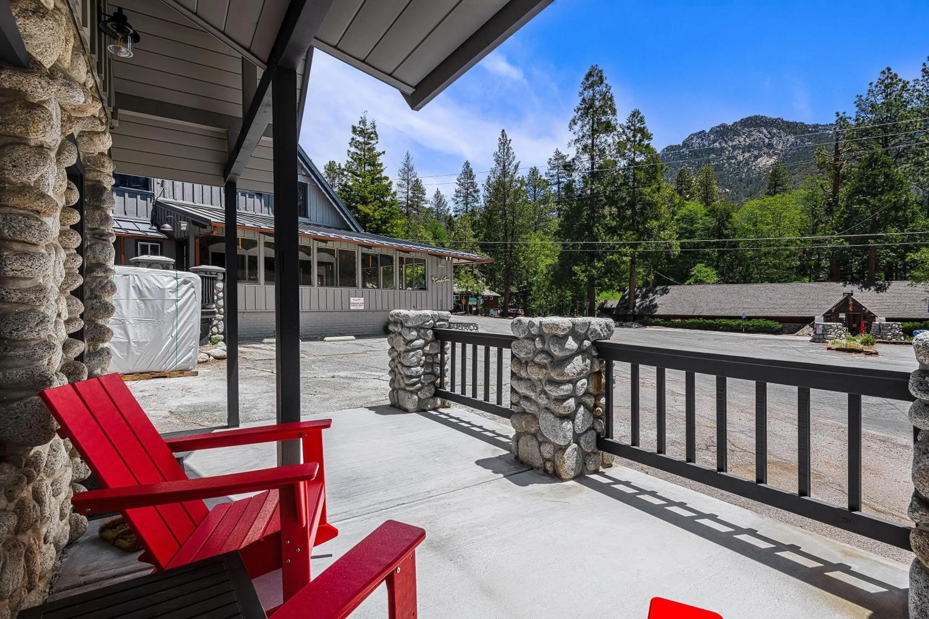 The Grand Idyllwild Lodge