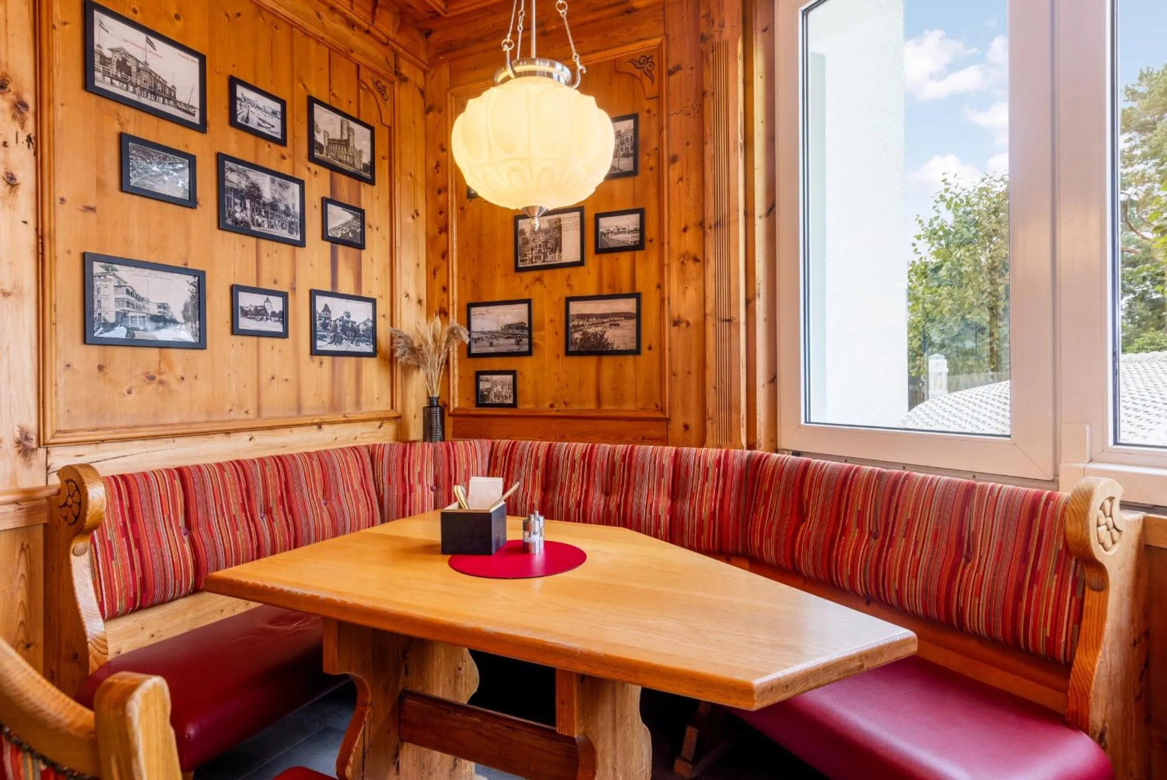 Restaurant/places to eat in Strandhotel zur Promenade