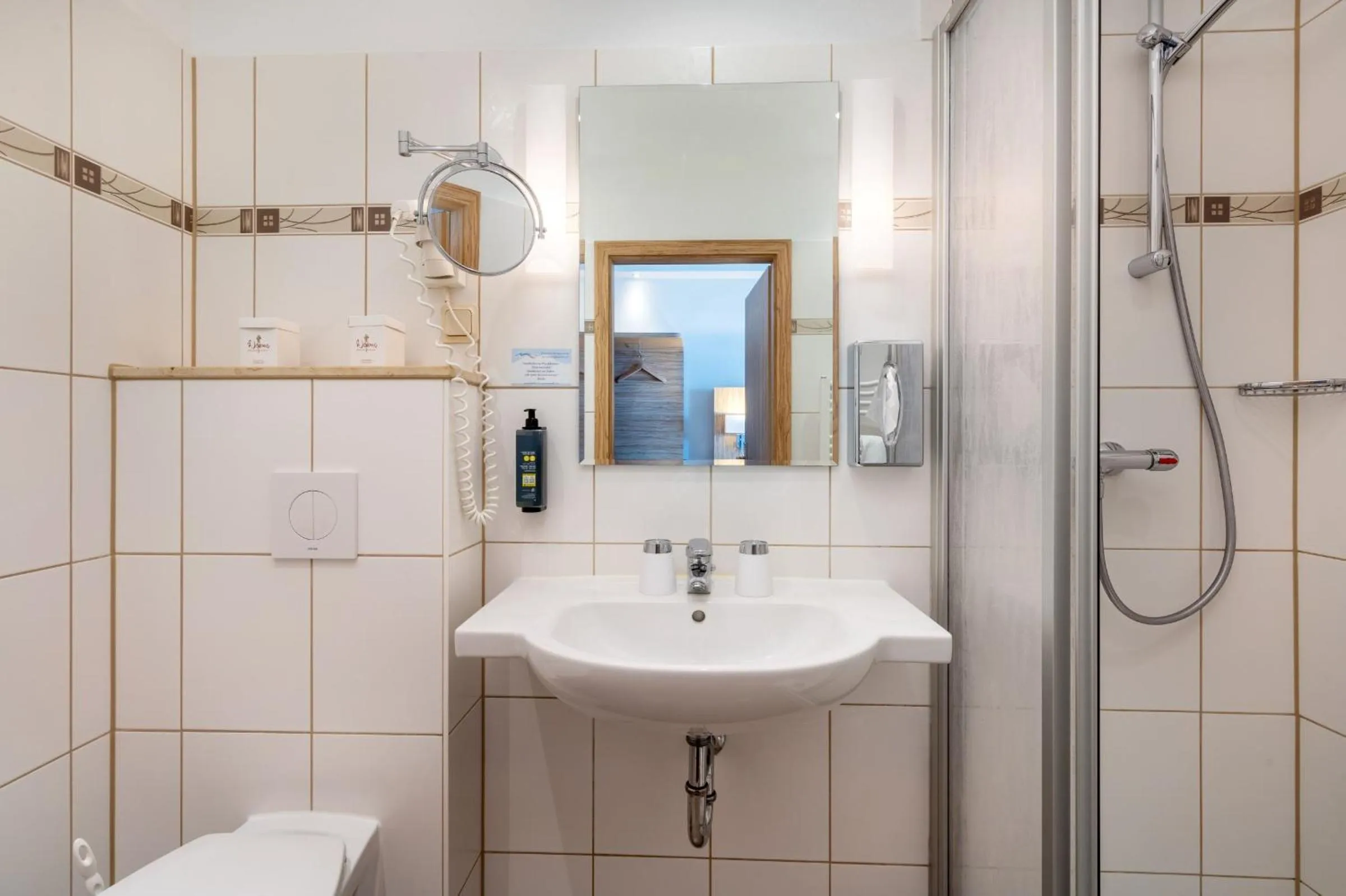 Bathroom in Strandhotel zur Promenade