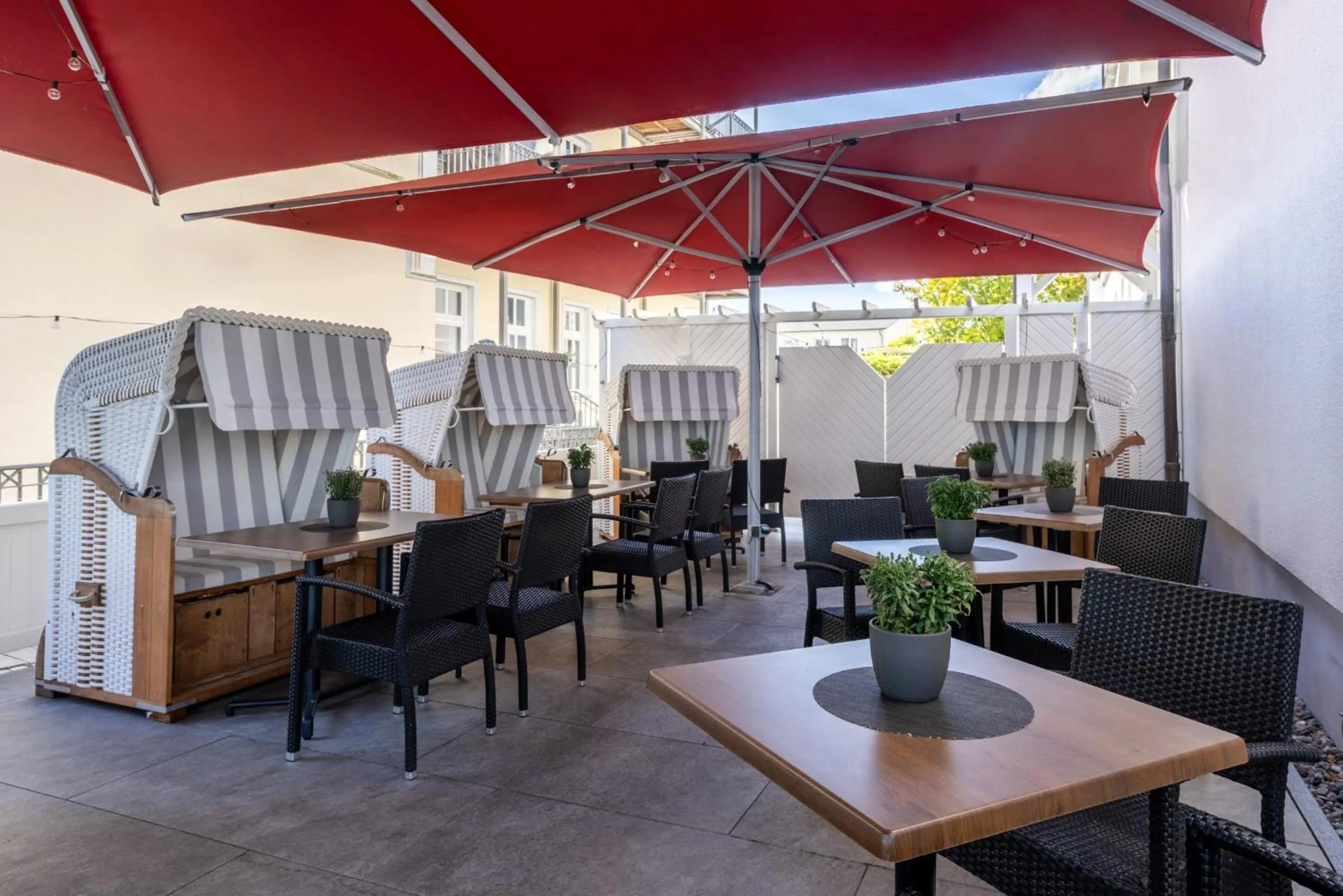 Restaurant/places to eat in Strandhotel zur Promenade