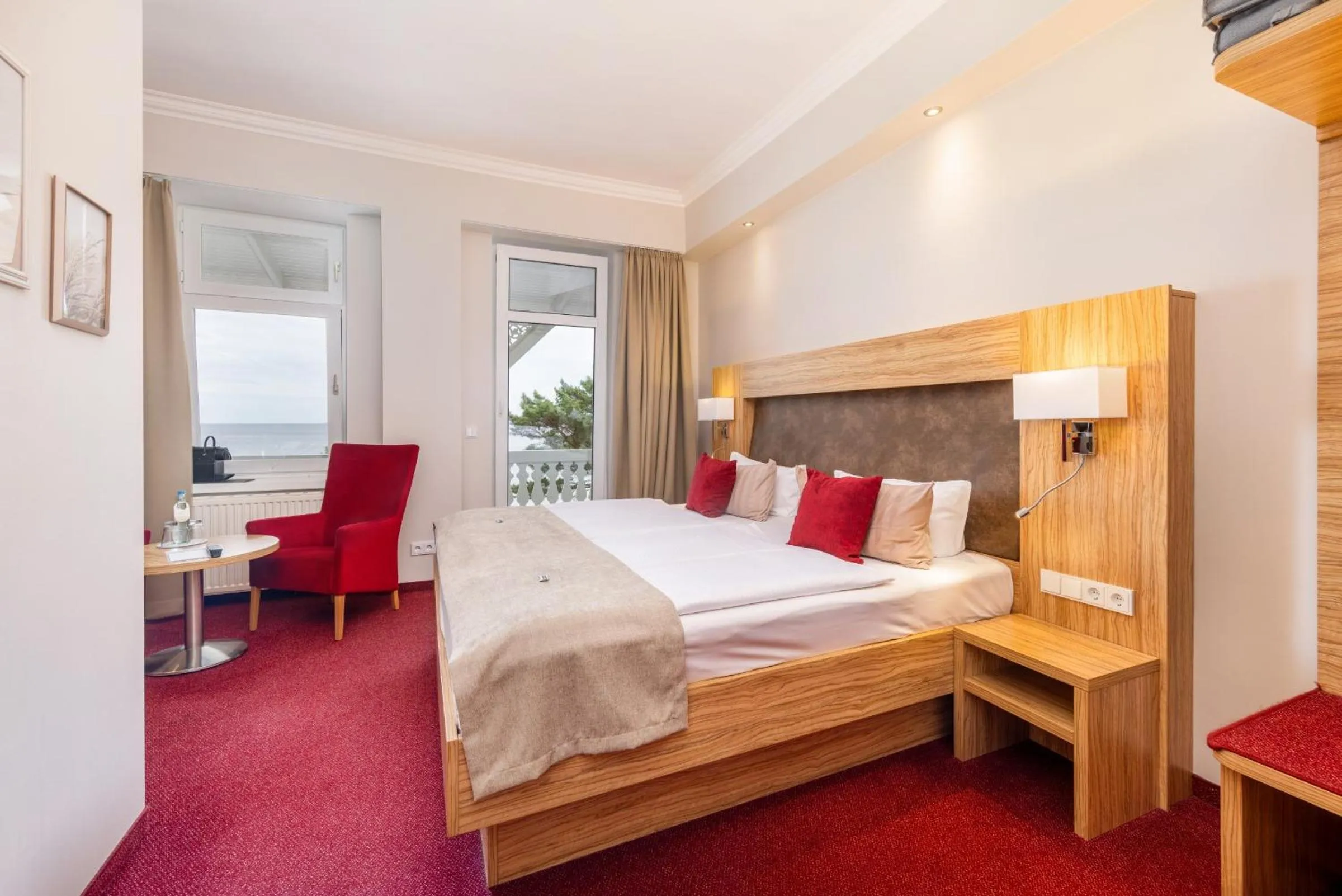 Photo of the whole room, Bed in Strandhotel zur Promenade