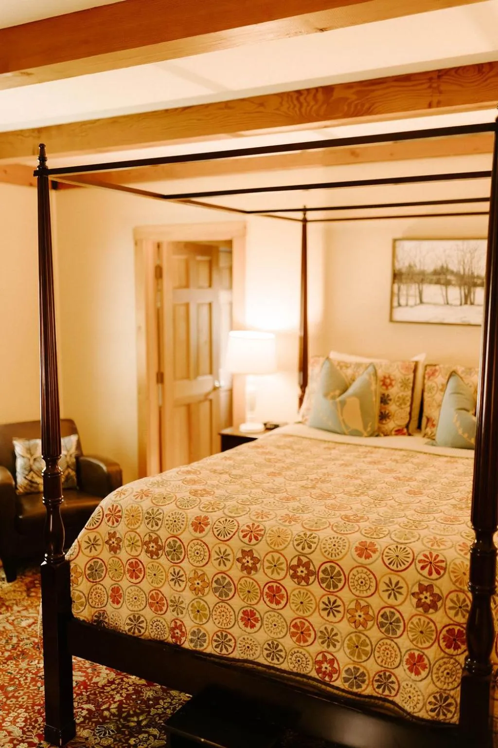 Bed in Snowvillage Inn