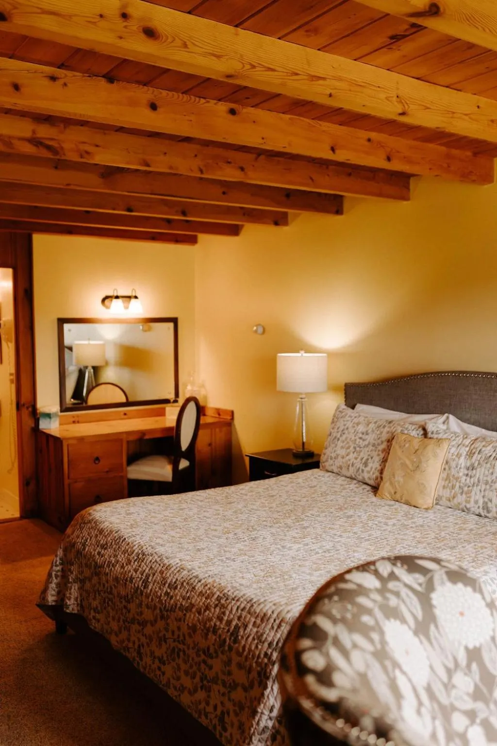 Bed in Snowvillage Inn