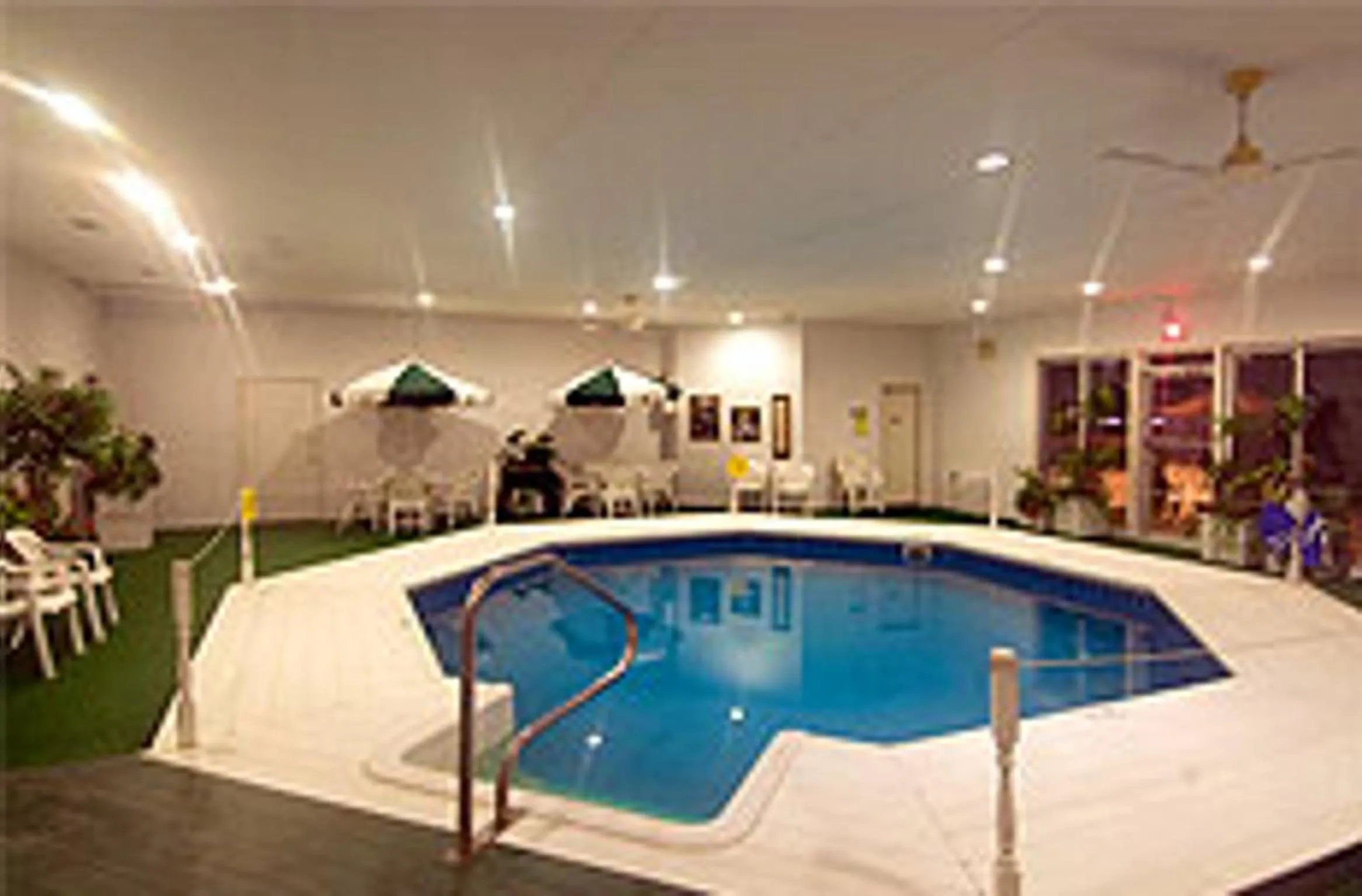 Swimming pool in Colonel Williams Resort and Suites