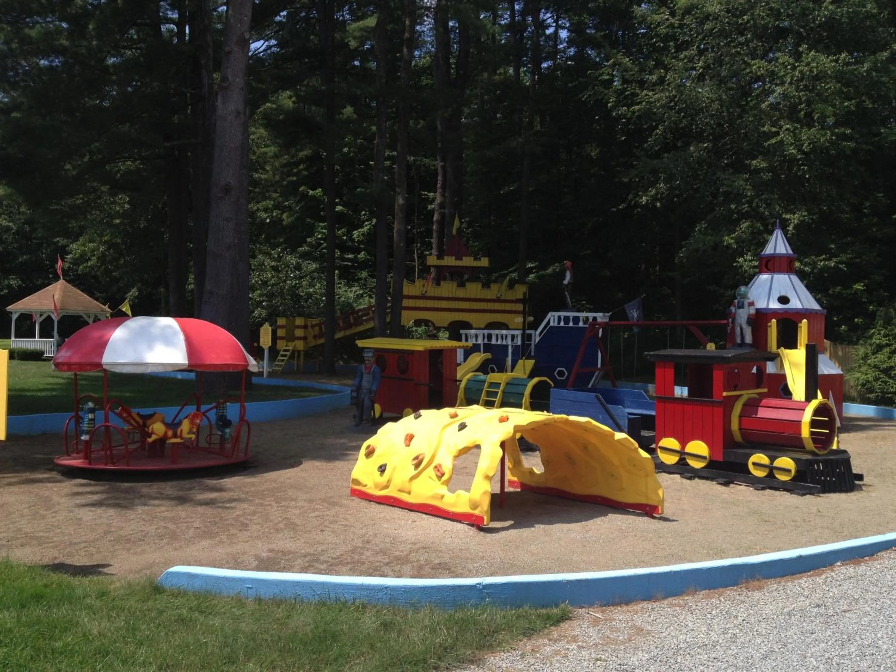 Day in Colonel Williams Resort and Suites