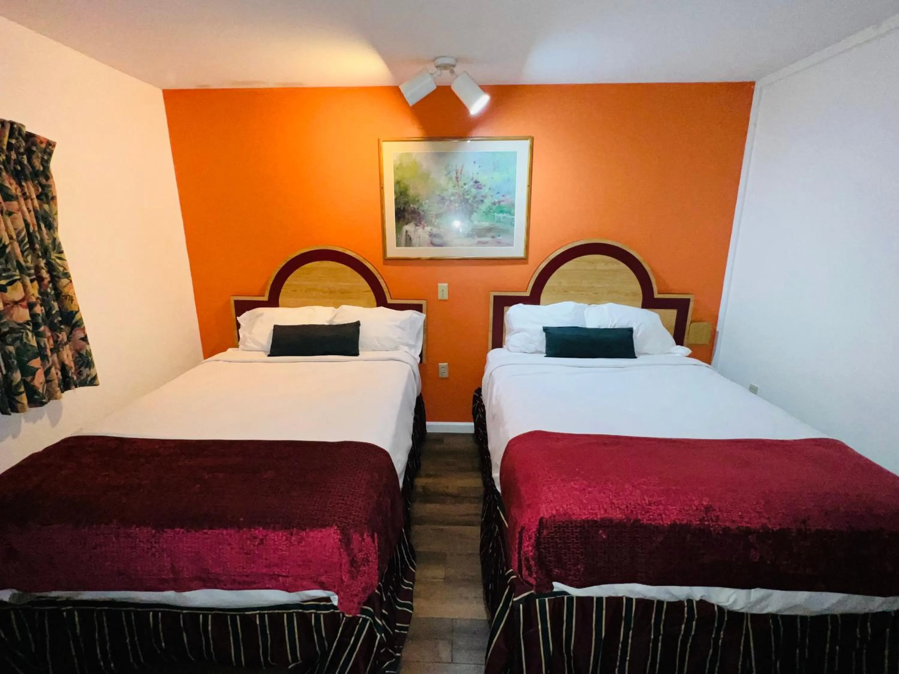 Bedroom, Bed in Colonel Williams Resort and Suites