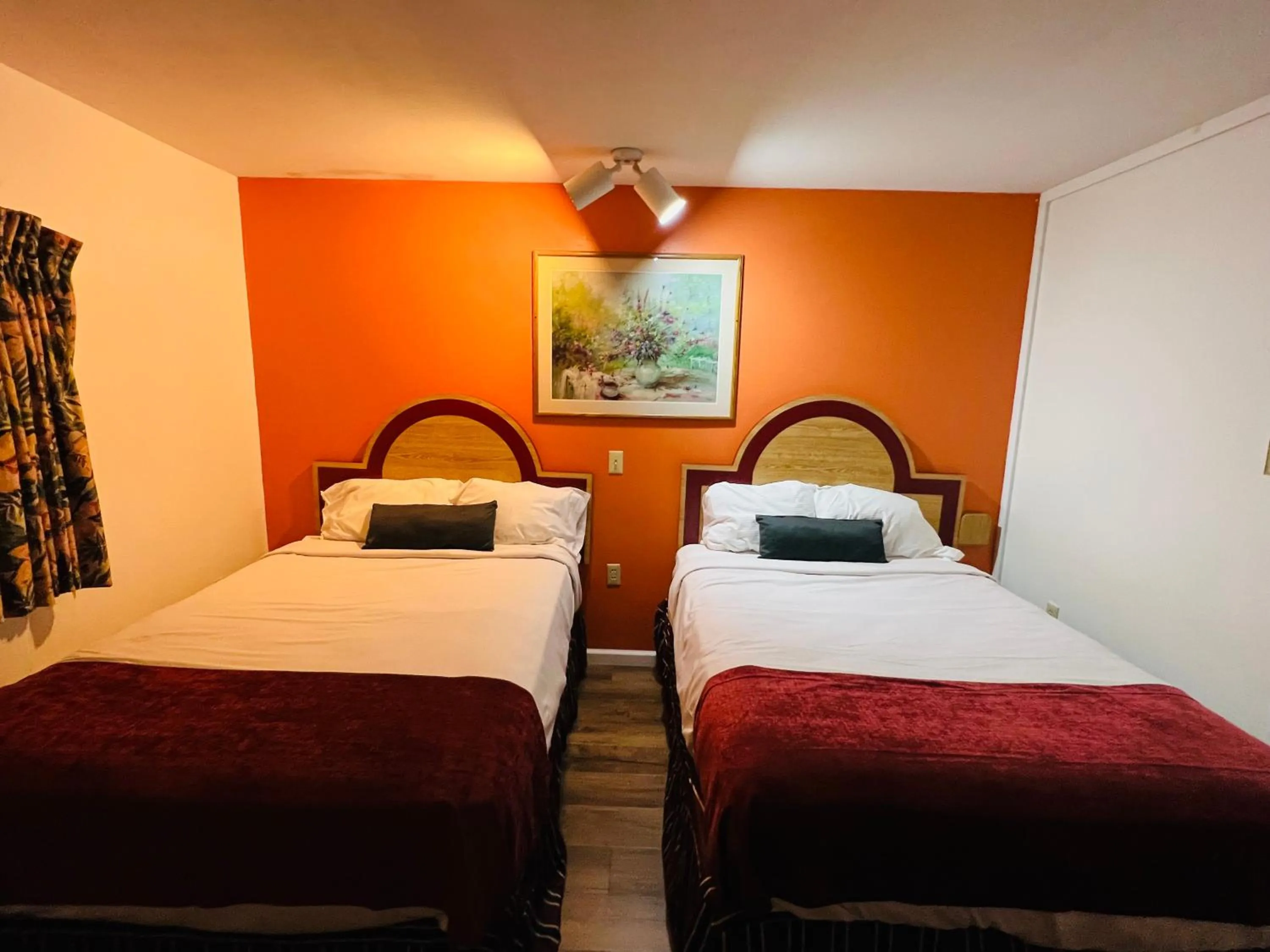 Bed in Colonel Williams Resort and Suites