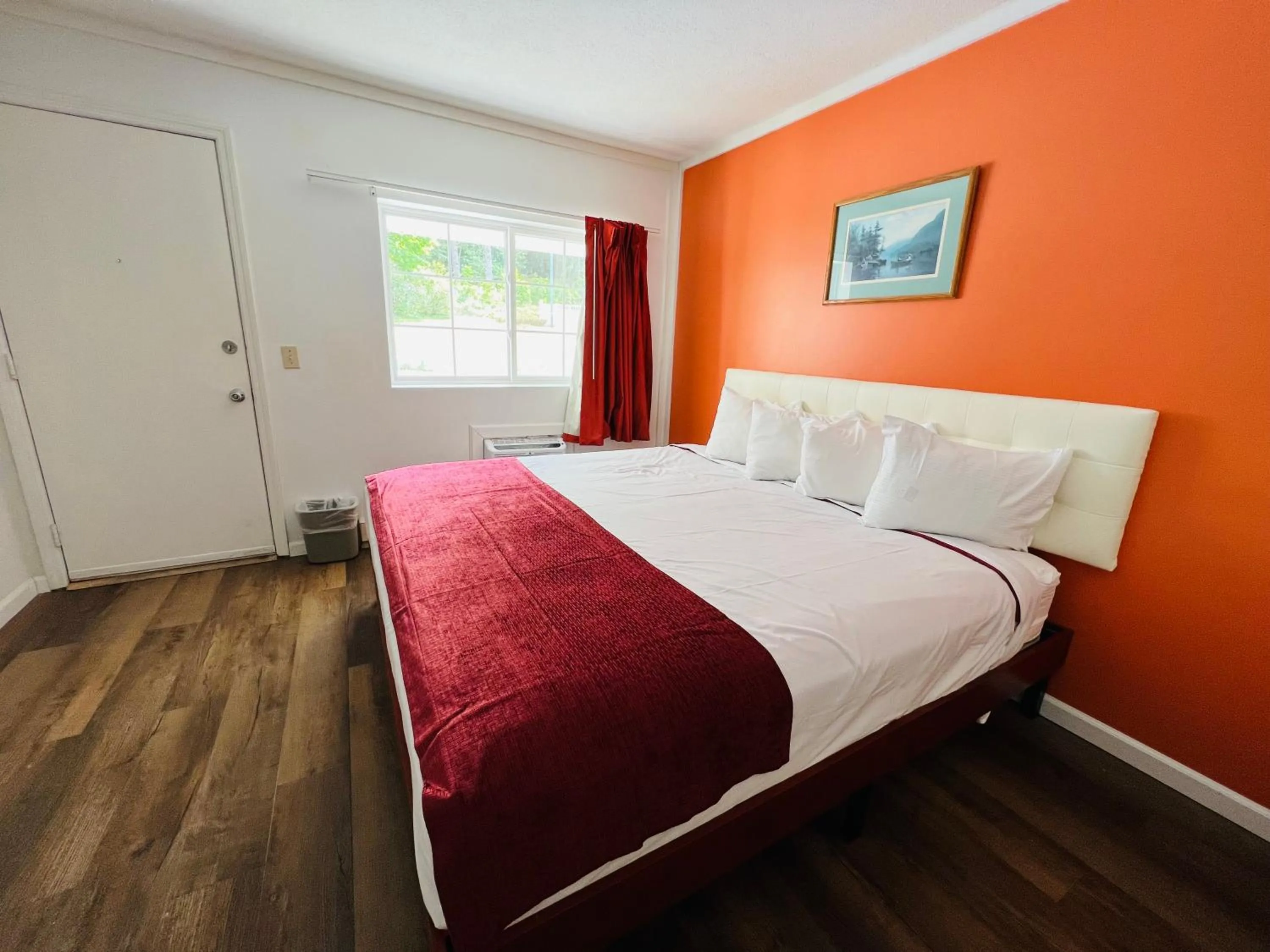 Bedroom, Bed in Colonel Williams Resort and Suites