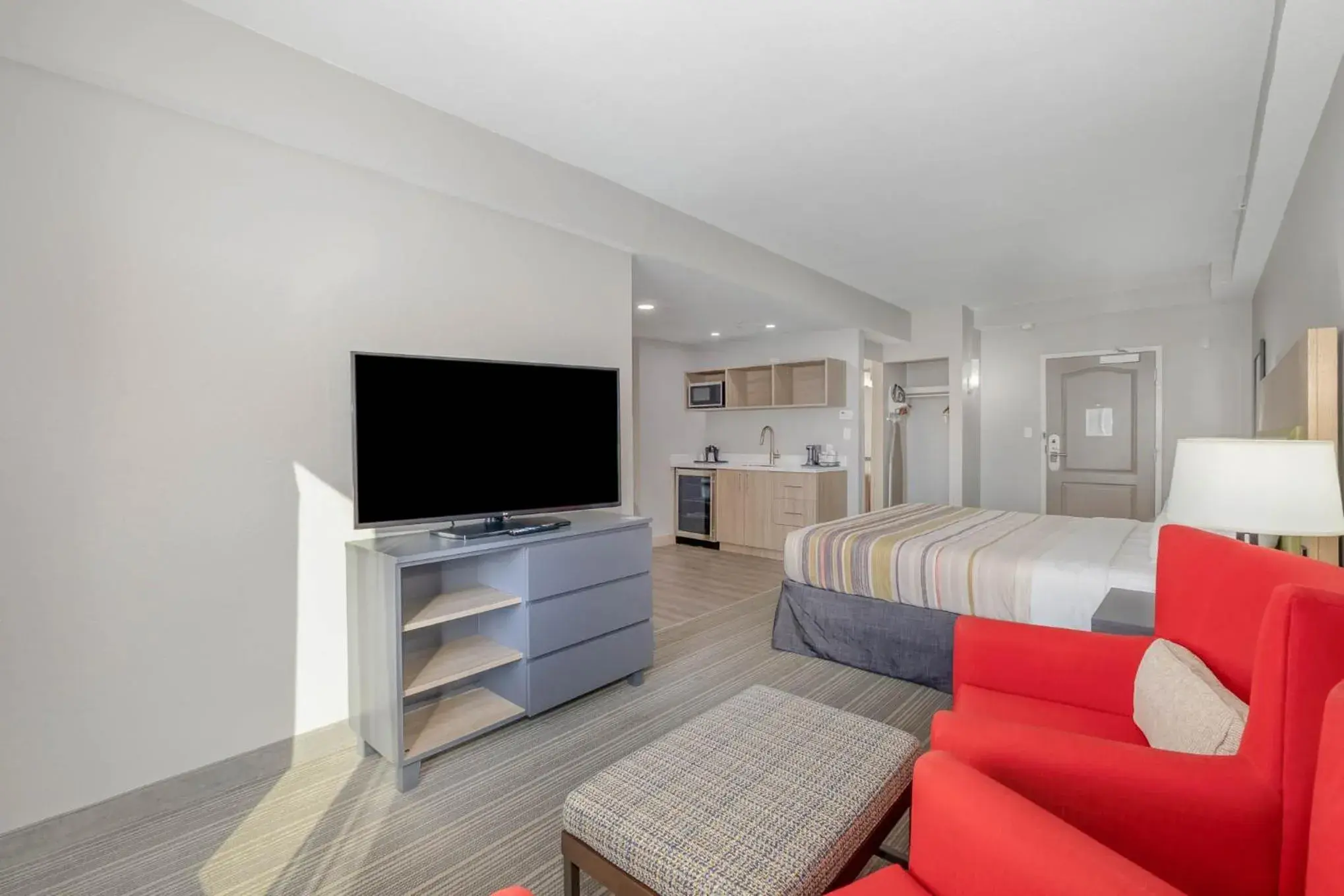 Studio Suite with King Bed - Non-Smoking in Country Inn & Suites by Radisson, Port Canaveral, FL Studio Suite with King Bed - Non-Smoking in Country Inn & Suites by Radisson, Port Canaveral, FL