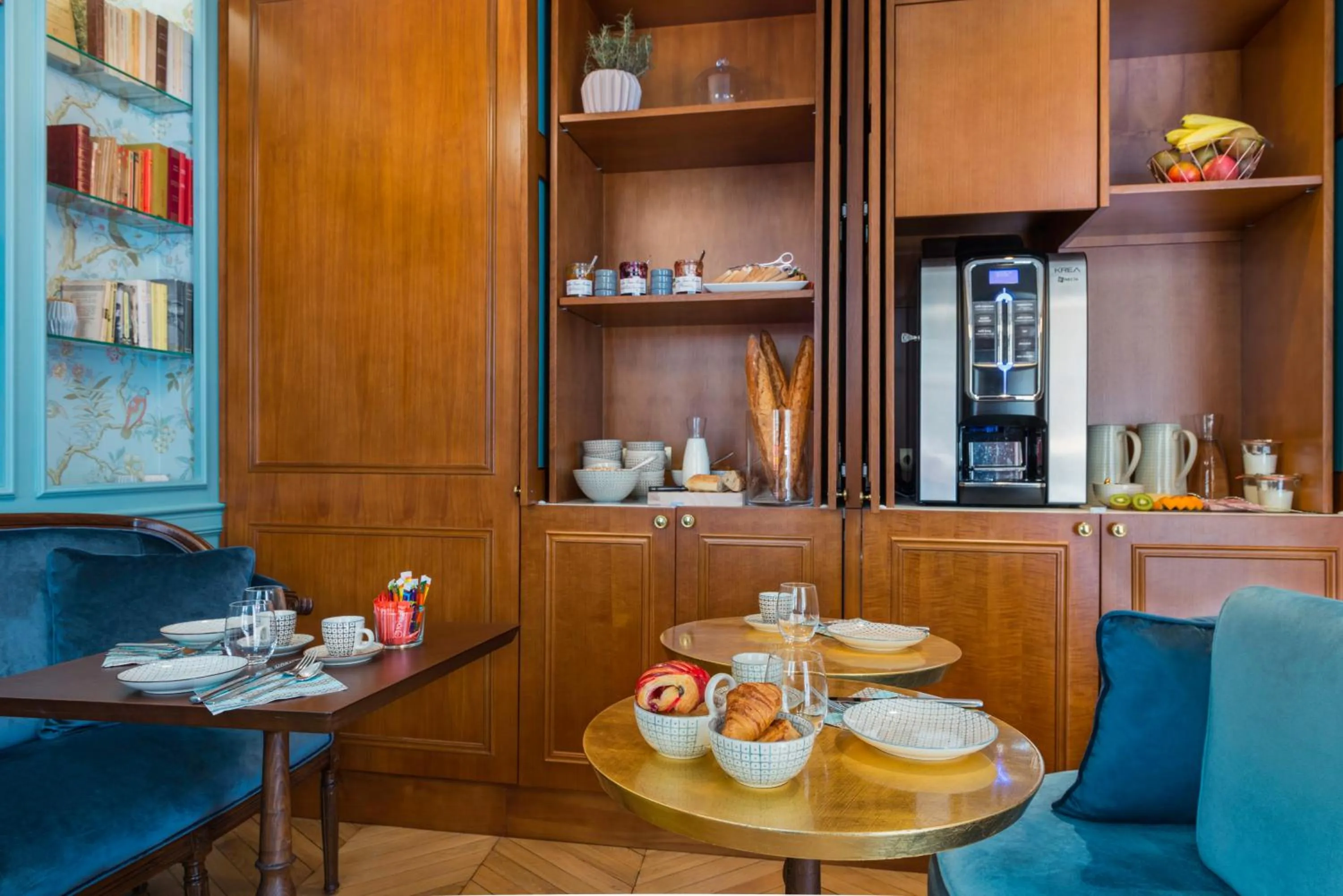 Buffet breakfast in Hotel de Neuve by Happyculture