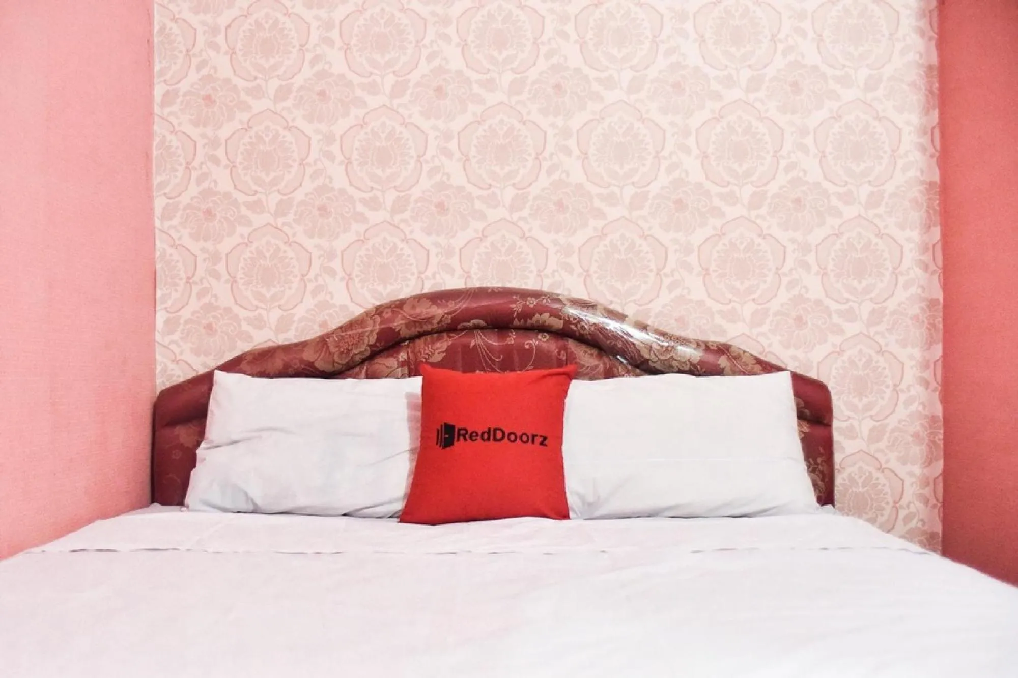 Bed in RedDoorz at Pettarani Square Makassar