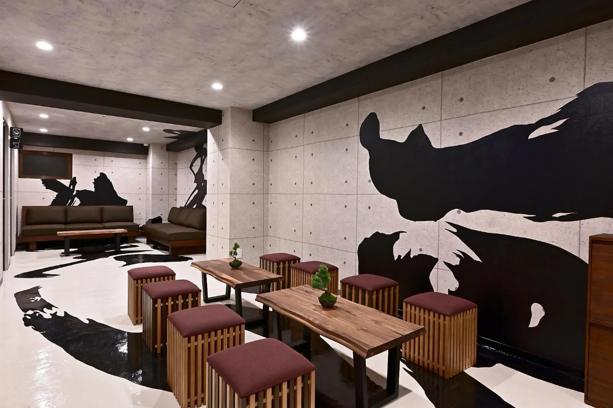 Communal lounge/ TV room in Hotel Tomariya Ueno