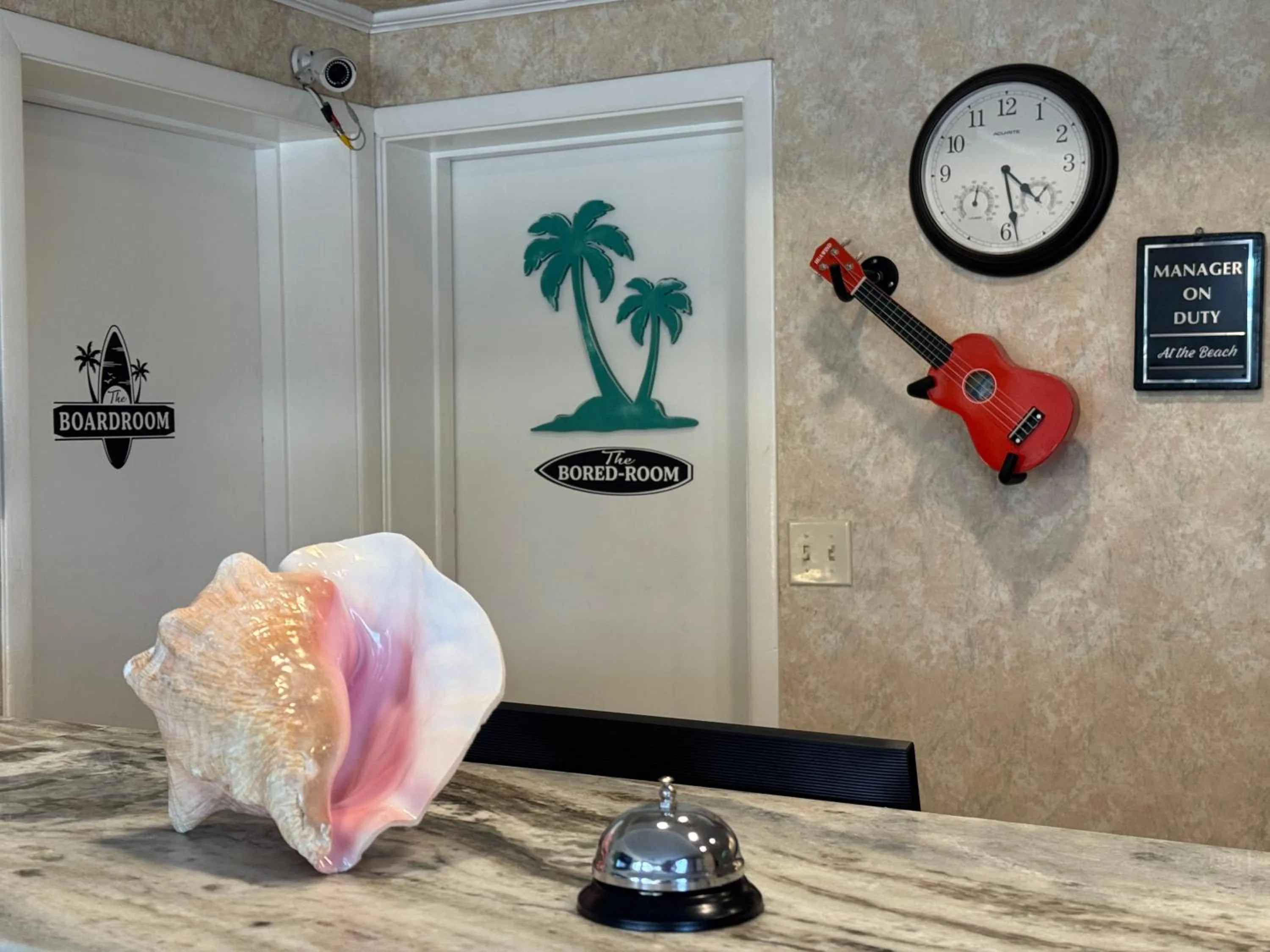 Lobby or reception in Hole Inn the Wall Hotel - Fort Walton Beach - Sunset Plaza - nearby Beaches & Hurlburt