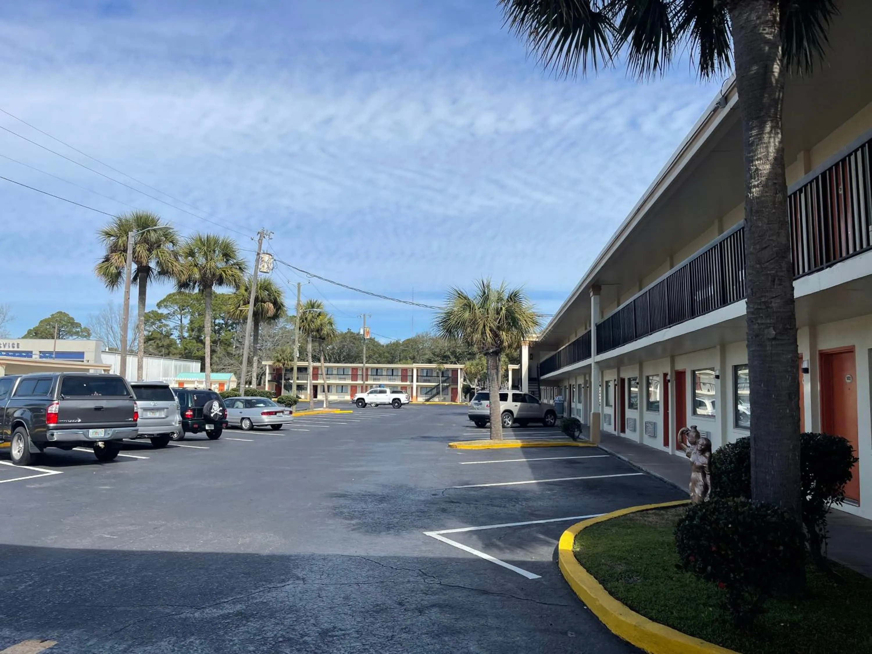 Property building in Hole Inn the Wall Hotel - Fort Walton Beach - Sunset Plaza - nearby Beaches & Hurlburt